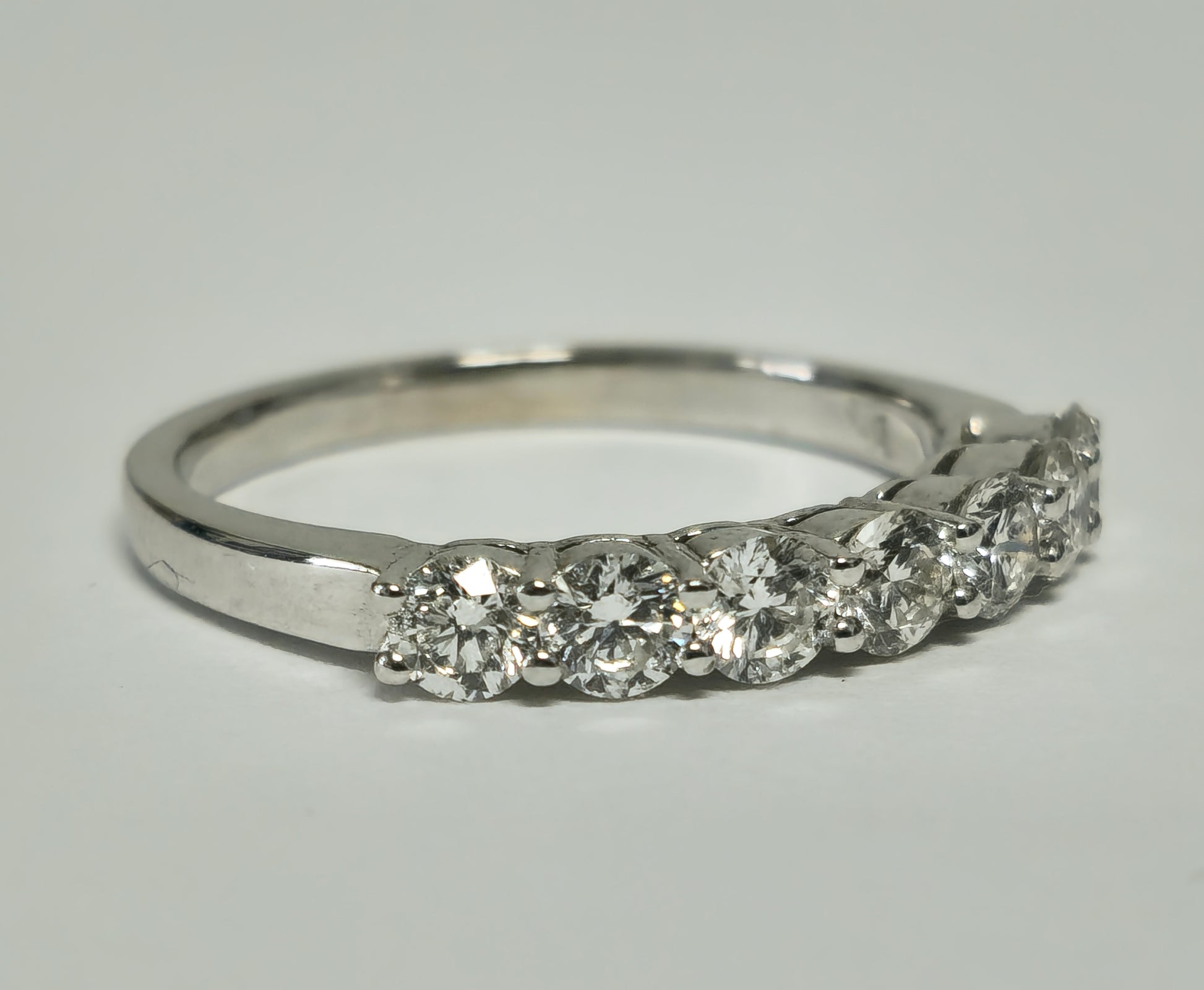 18k gold VVS diamond engagement ring for her, featuring a sparkling central diamond and intricate band design.