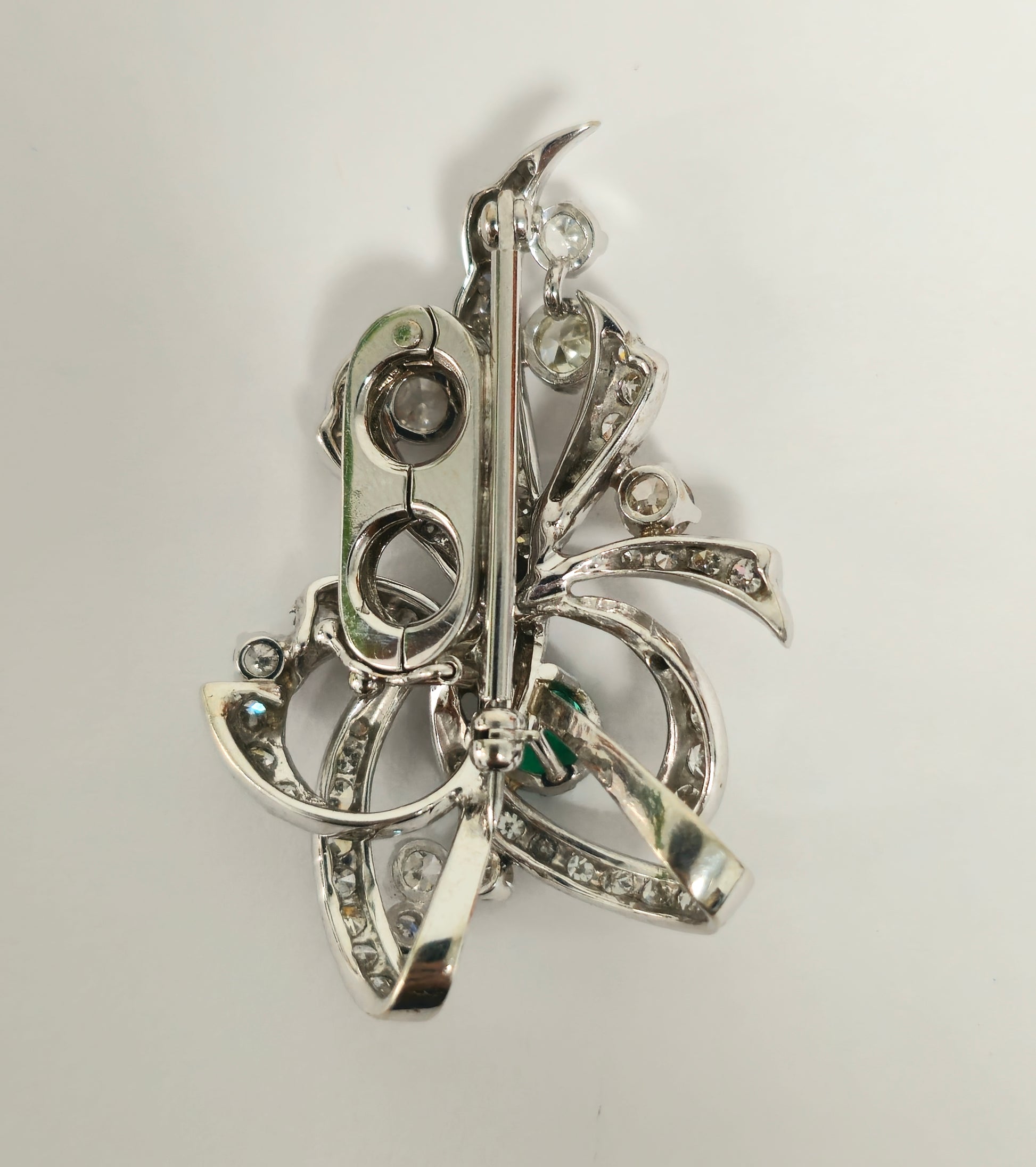 7.50 Carat VVS Diamond and Colombian Emerald Pin - Pristine Diamonds