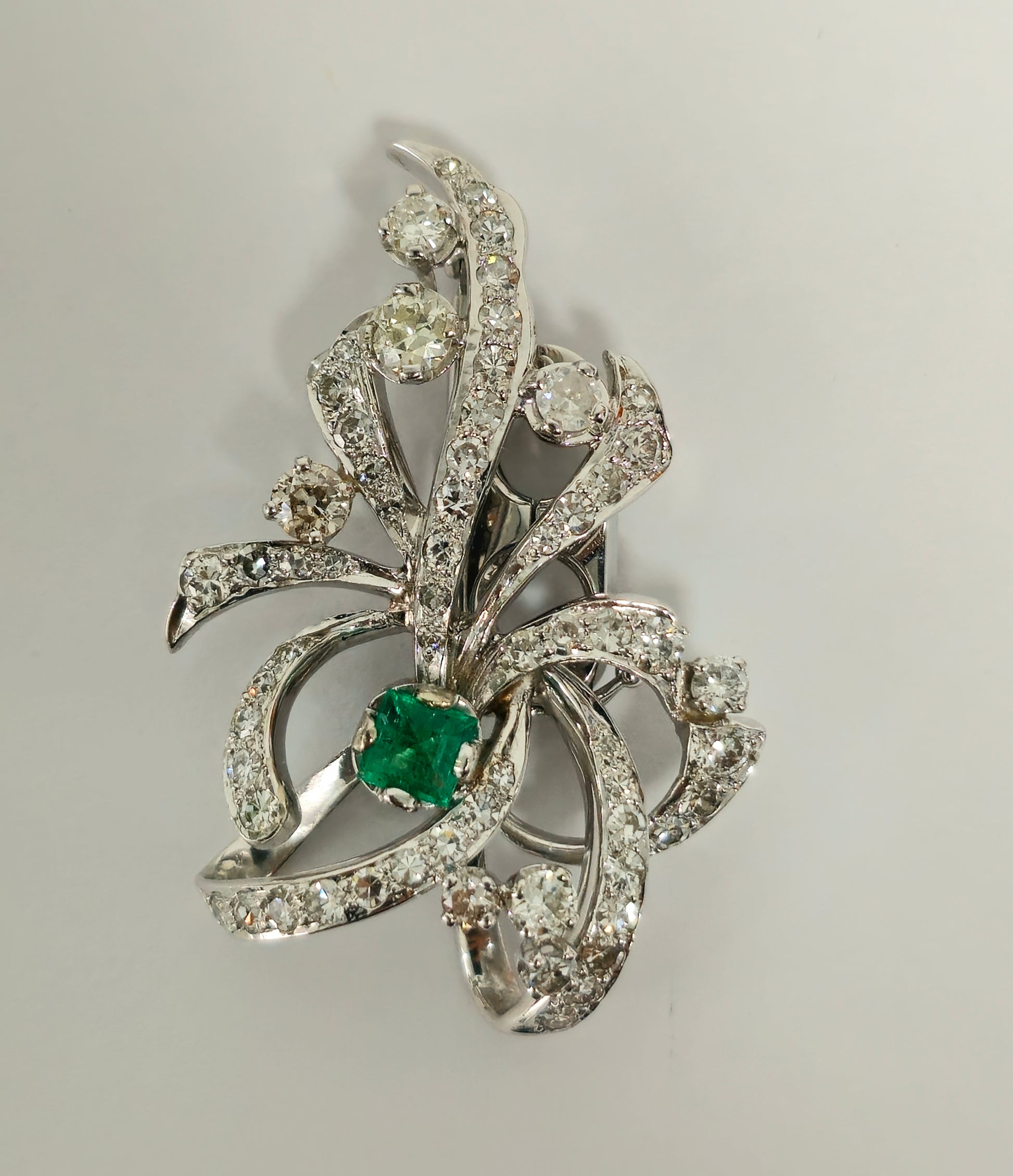 7.50 Carat VVS Diamond and Colombian Emerald Pin - Pristine Diamonds