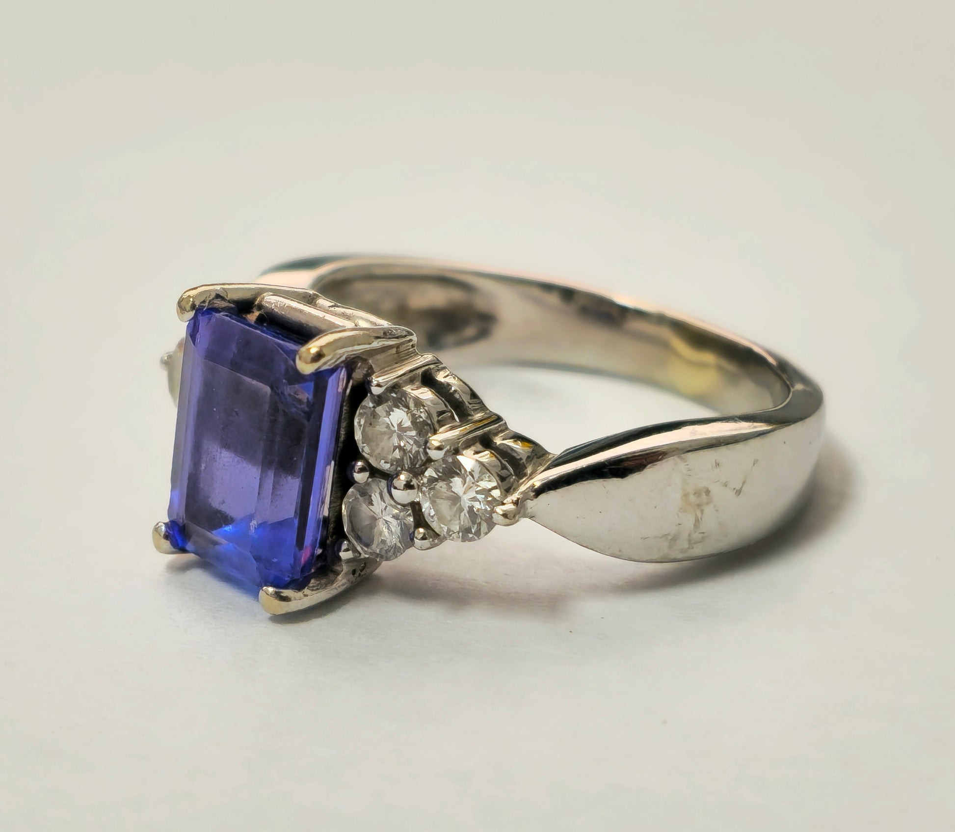 2.20 Carat Tanzanite & Diamond Engagement Ring - Pristine Diamonds