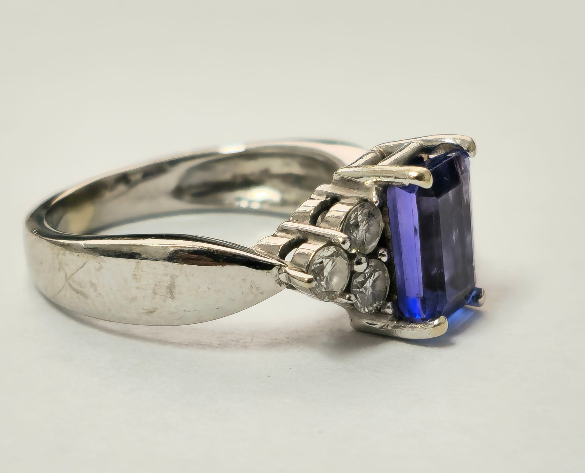 2.20 Carat Tanzanite & Diamond Engagement Ring - Pristine Diamonds