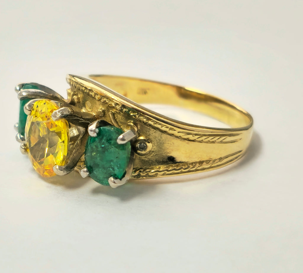 Yellow Sapphire & Emerald Cocktail Ring in 18k yellow Gold - Pristine Diamonds