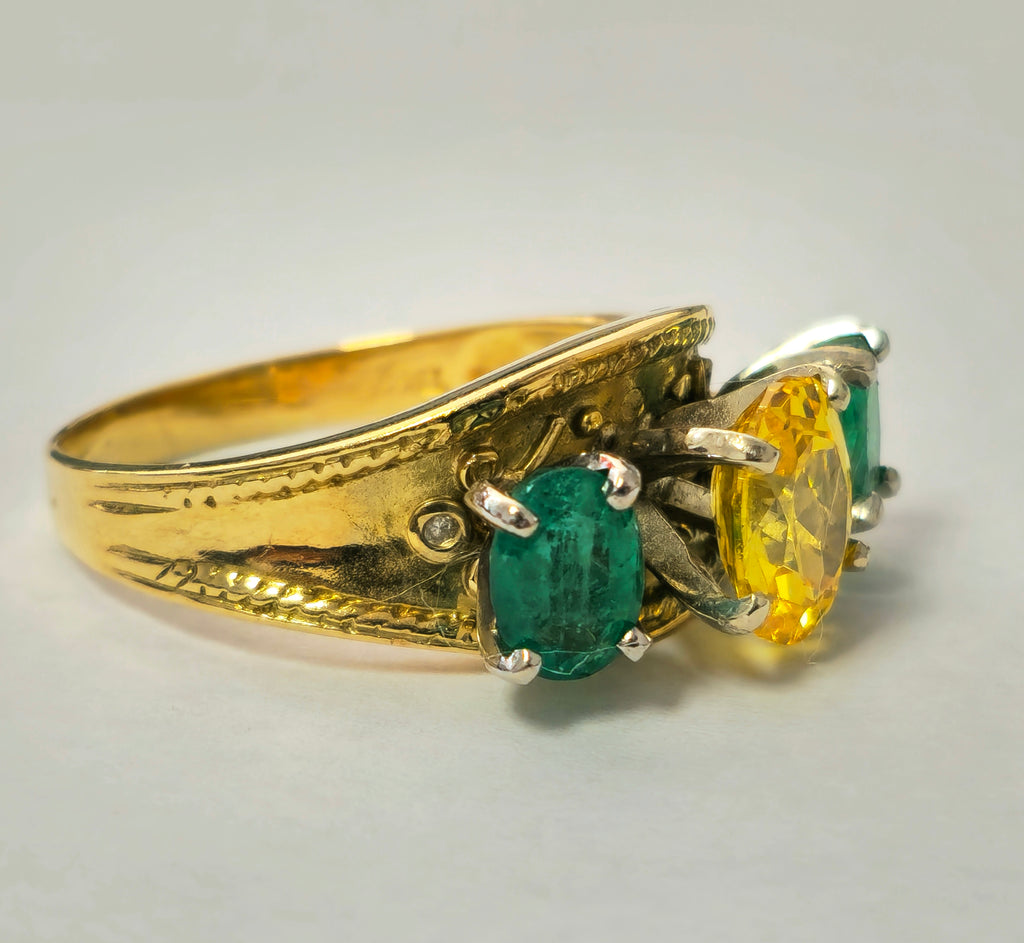 Yellow Sapphire & Emerald Cocktail Ring in 18k yellow Gold - Pristine Diamonds