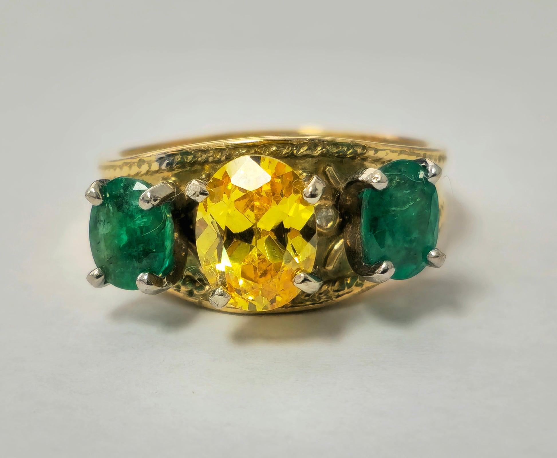 Yellow Sapphire & Emerald Cocktail Ring in 18k yellow Gold - Pristine Diamonds