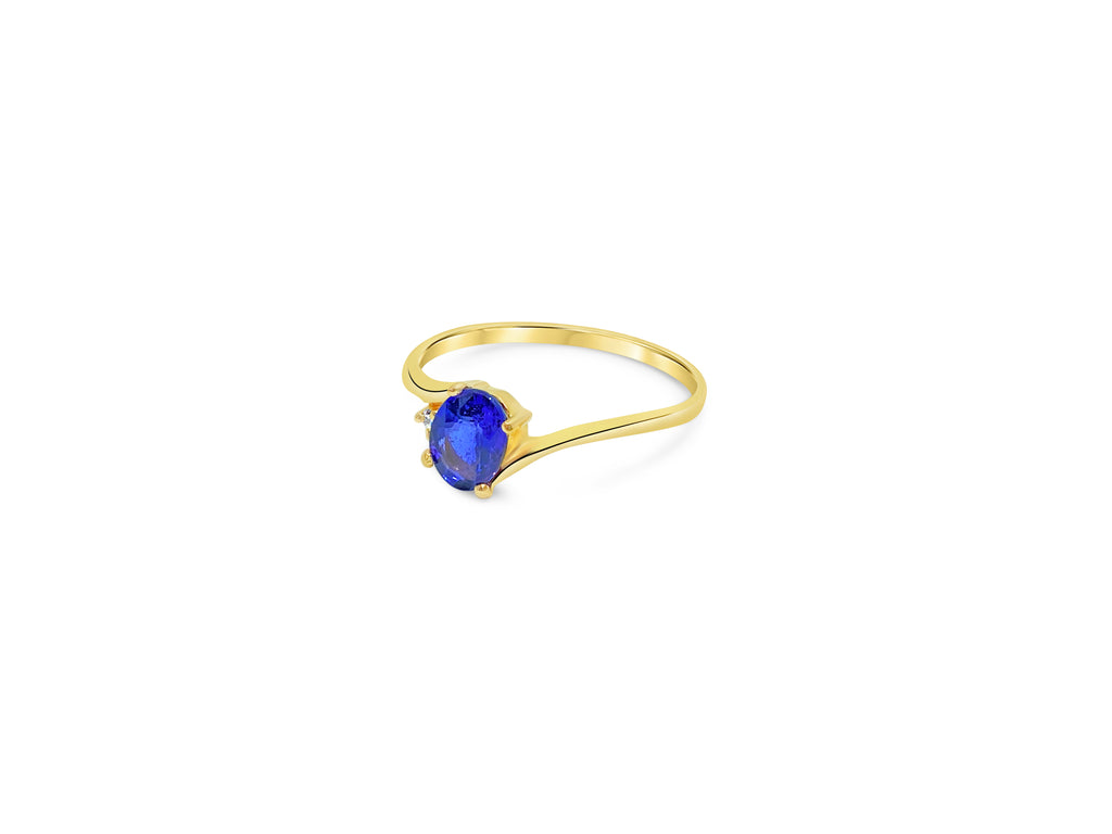 Vintage Chic Natural Blue Ring in 14k Gold - Pristine Diamonds