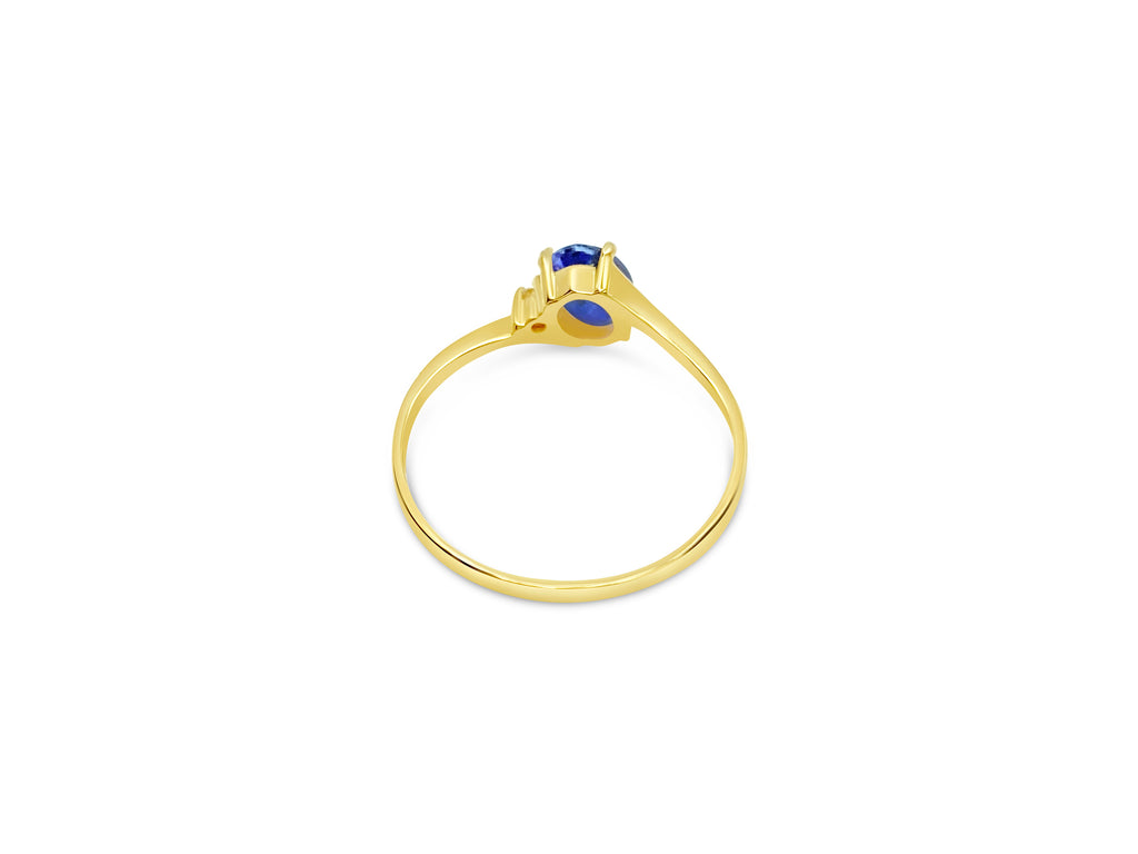 Vintage Chic Natural Blue Ring in 14k Gold - Pristine Diamonds