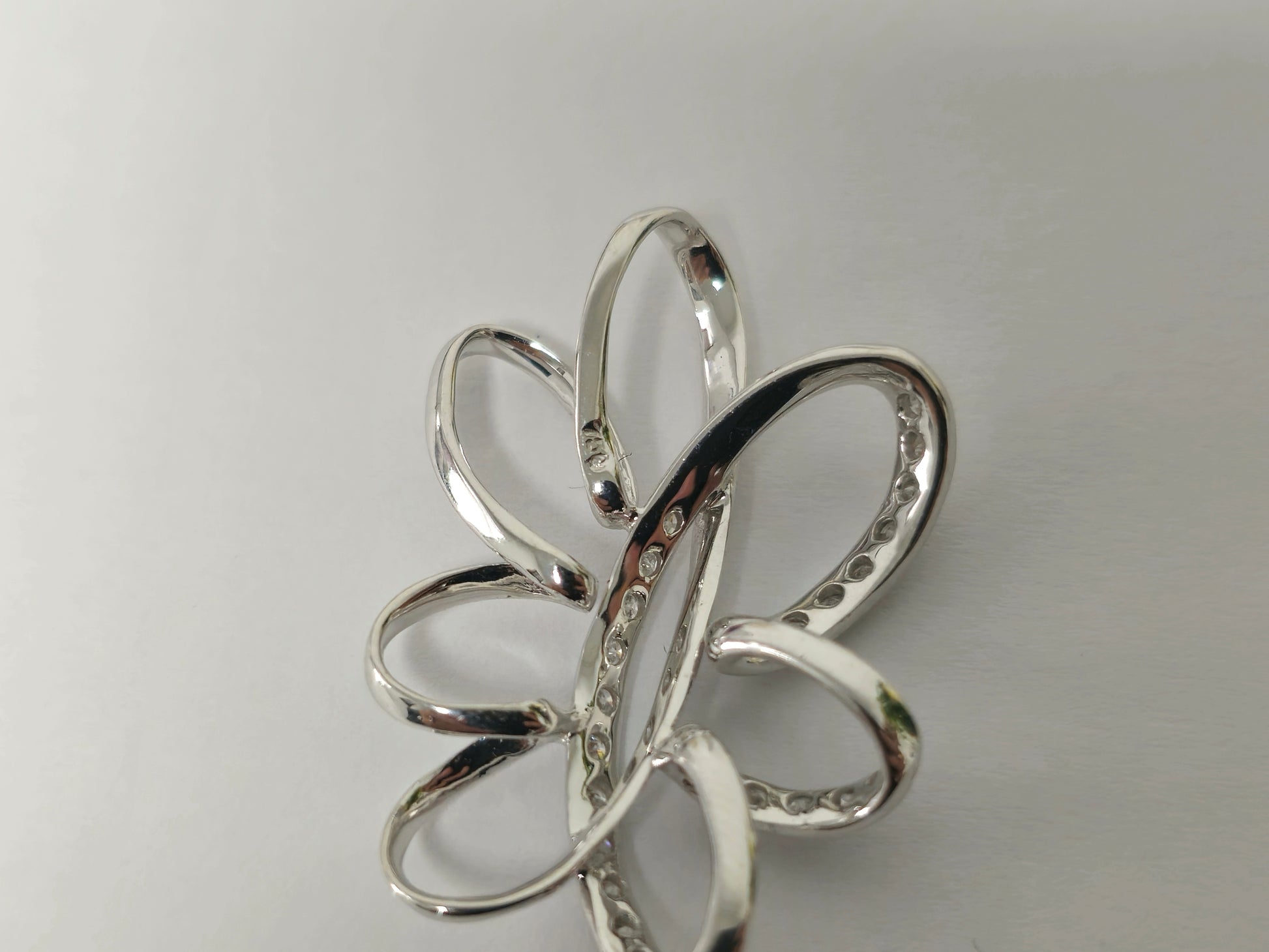 Contemporary 0.30 Carat Diamond Pendant in 18k White Gold For Womens - Pristine Diamonds