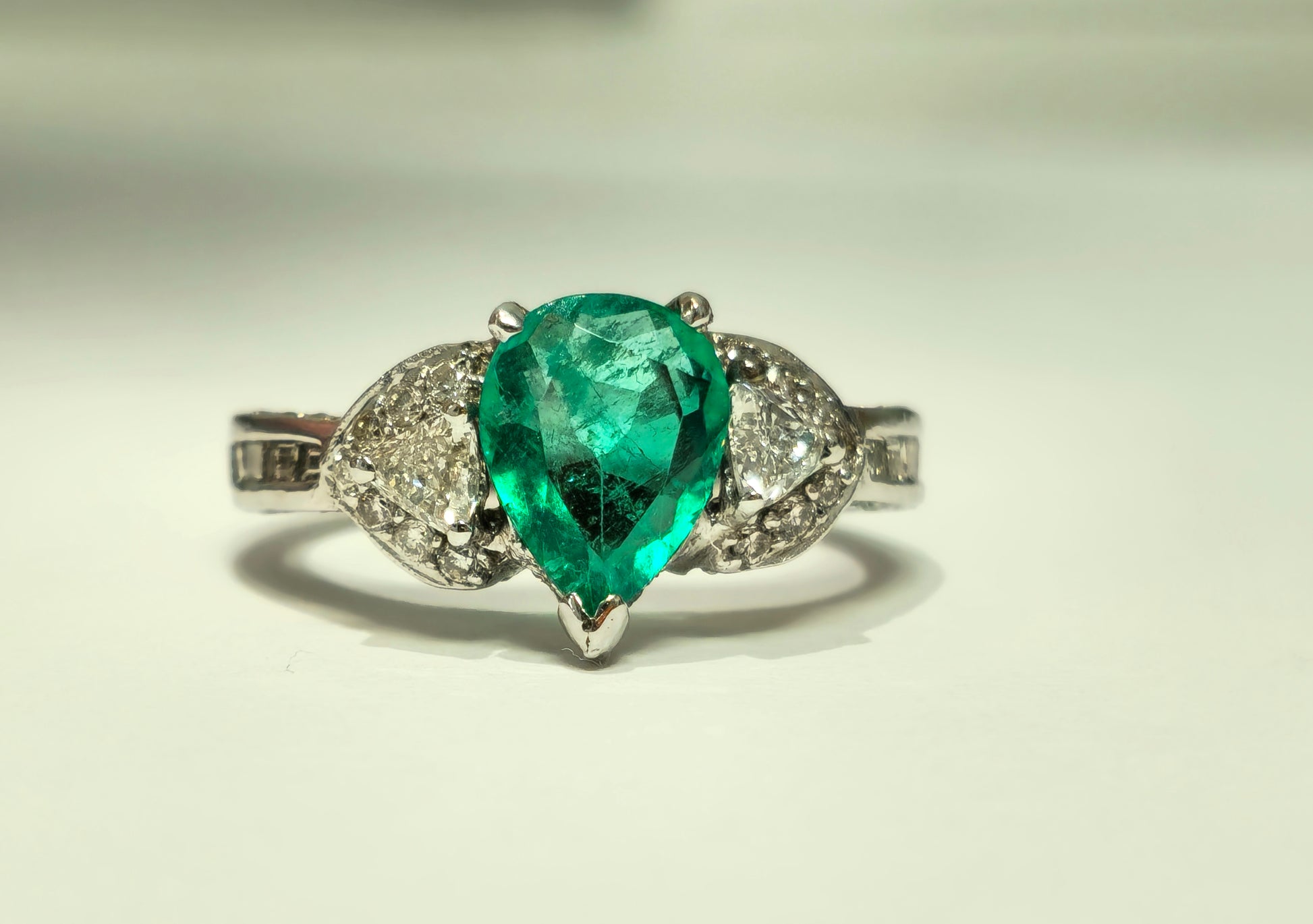 2.50 Colombian Emerald Diamond Cocktail Ring 18k Gold - Pristine Diamonds