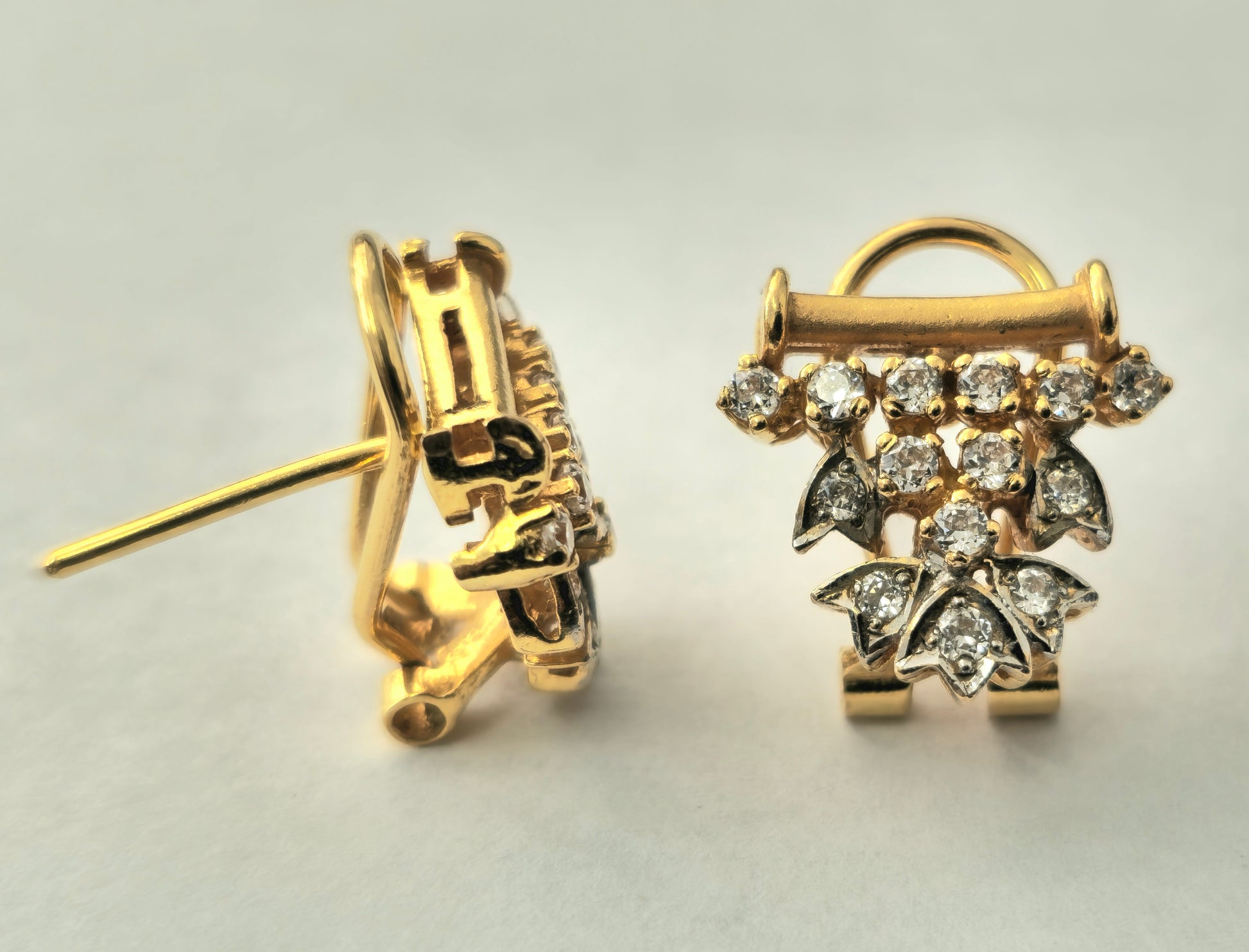 0.83 Carat Diamond Earrings in 18k Gold - Pristine Diamonds