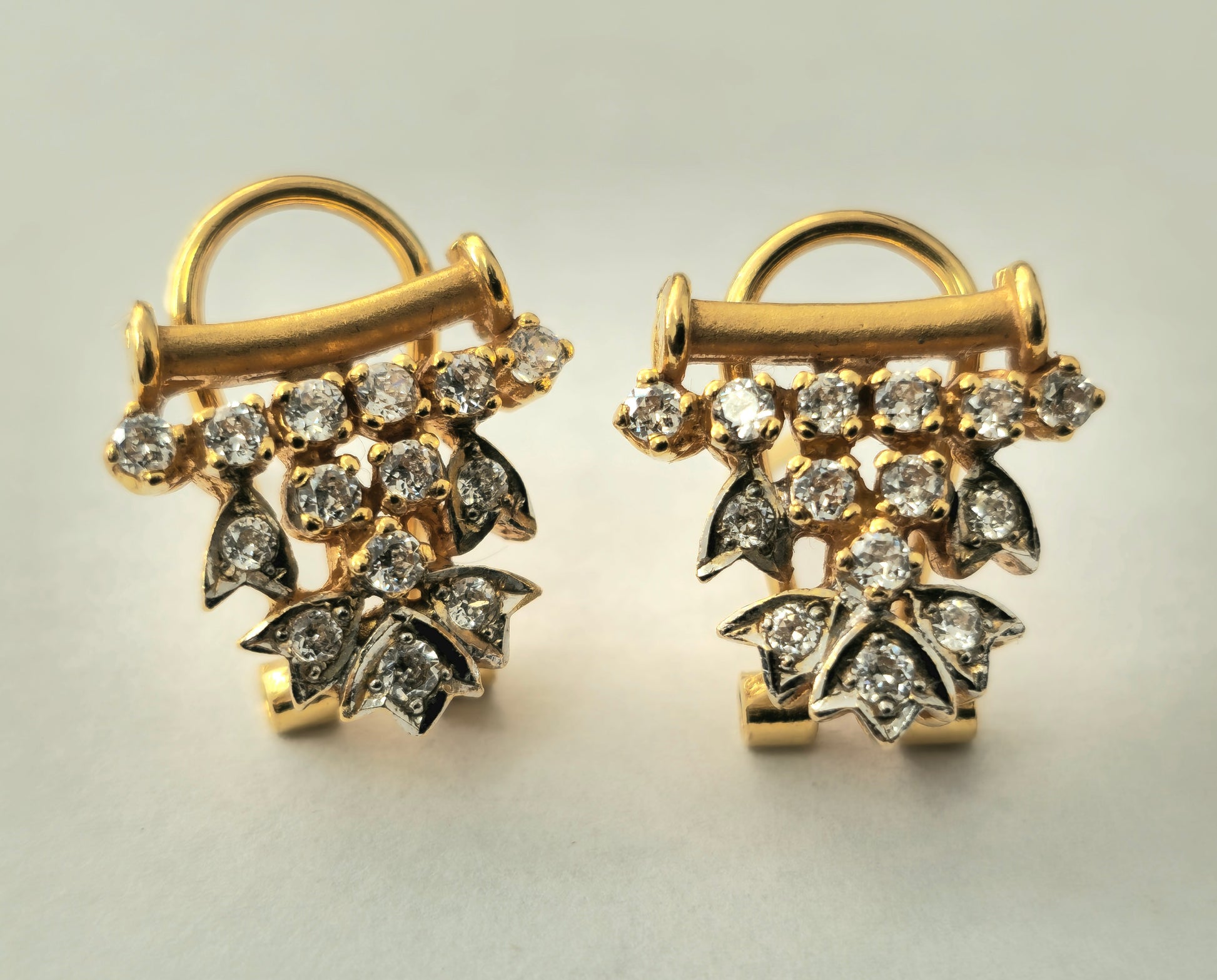 0.83 Carat Diamond Earrings in 18k Gold - Pristine Diamonds