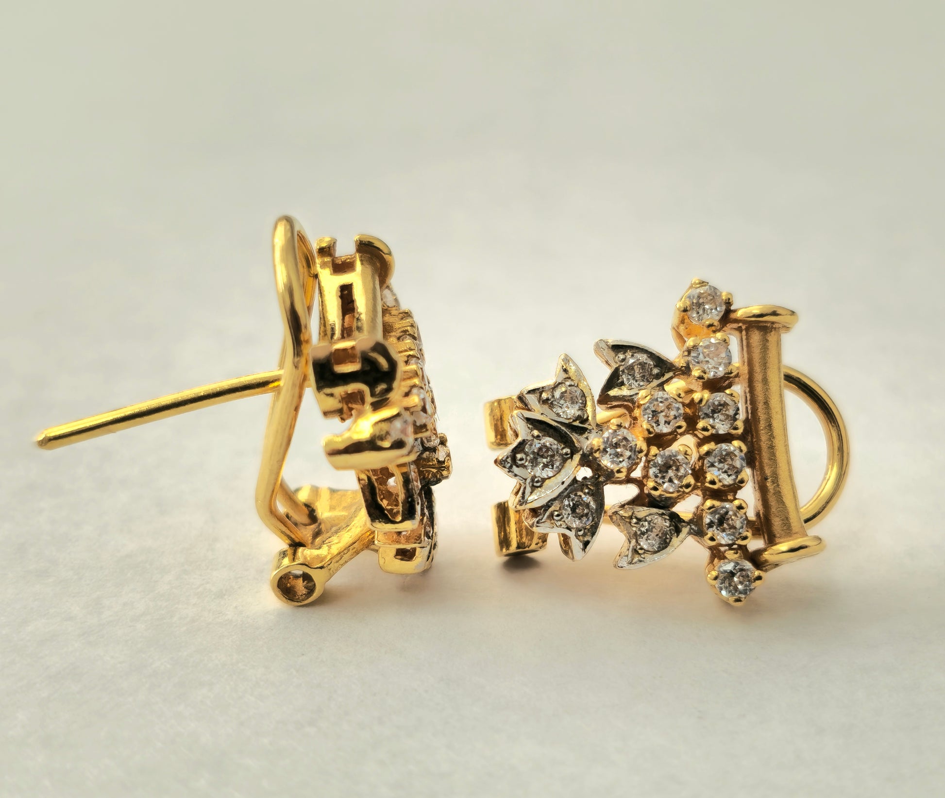 0.83 Carat Diamond Earrings in 18k Gold - Pristine Diamonds