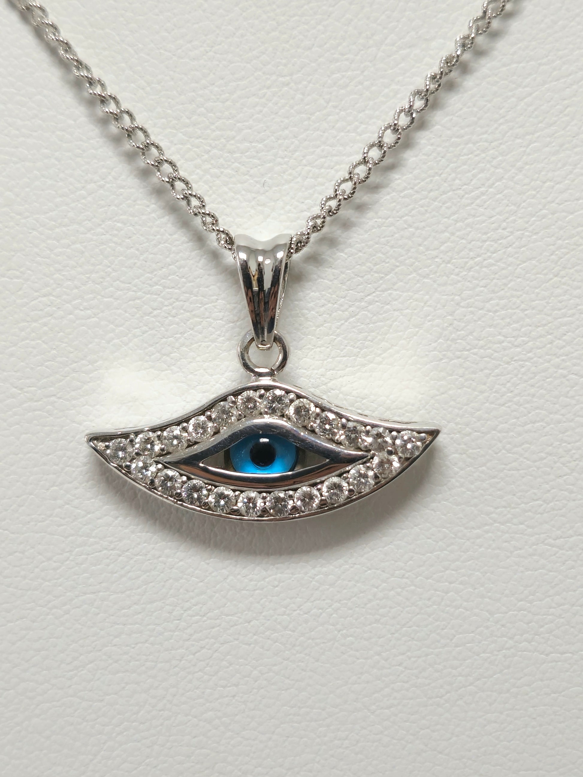 Classic Evil Eye & Diamond Necklace in 18K Gold. - Pristine Diamonds