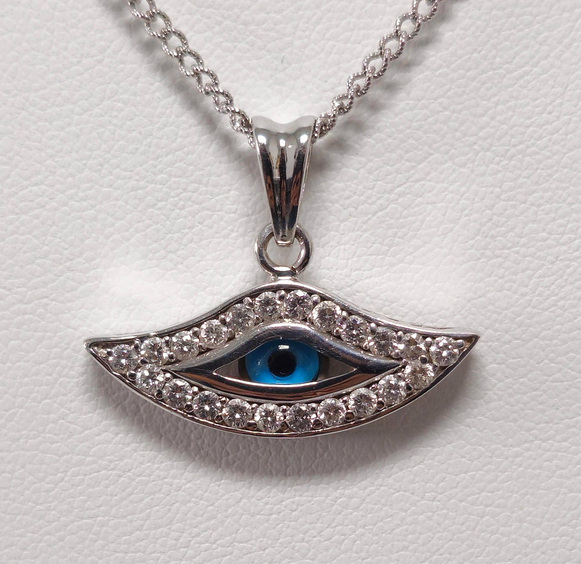 Classic Evil Eye & Diamond Necklace in 18K Gold. - Pristine Diamonds