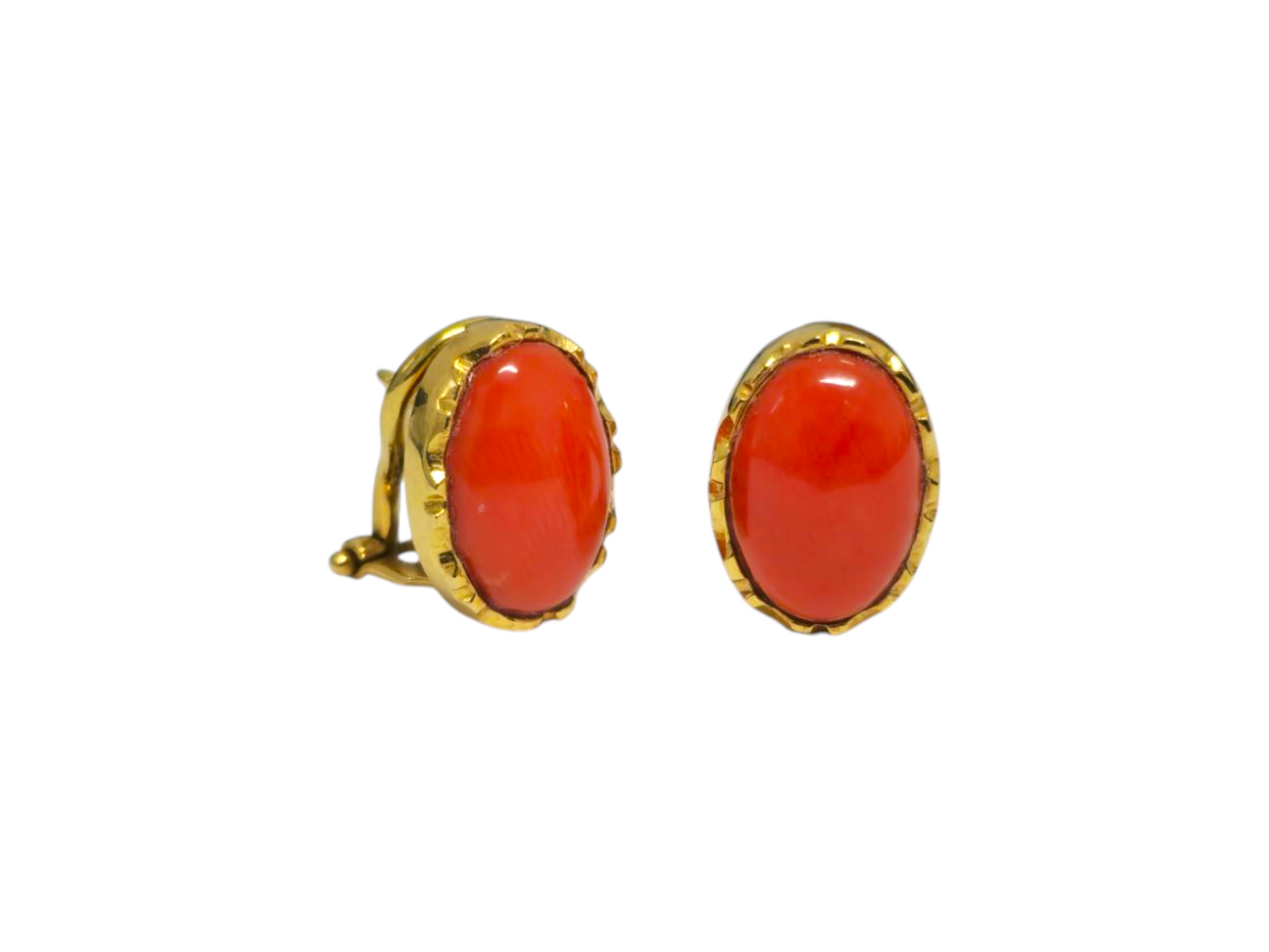 Vintage Natural Coral 4cwt Coral Earrings For Her in 18k Gold