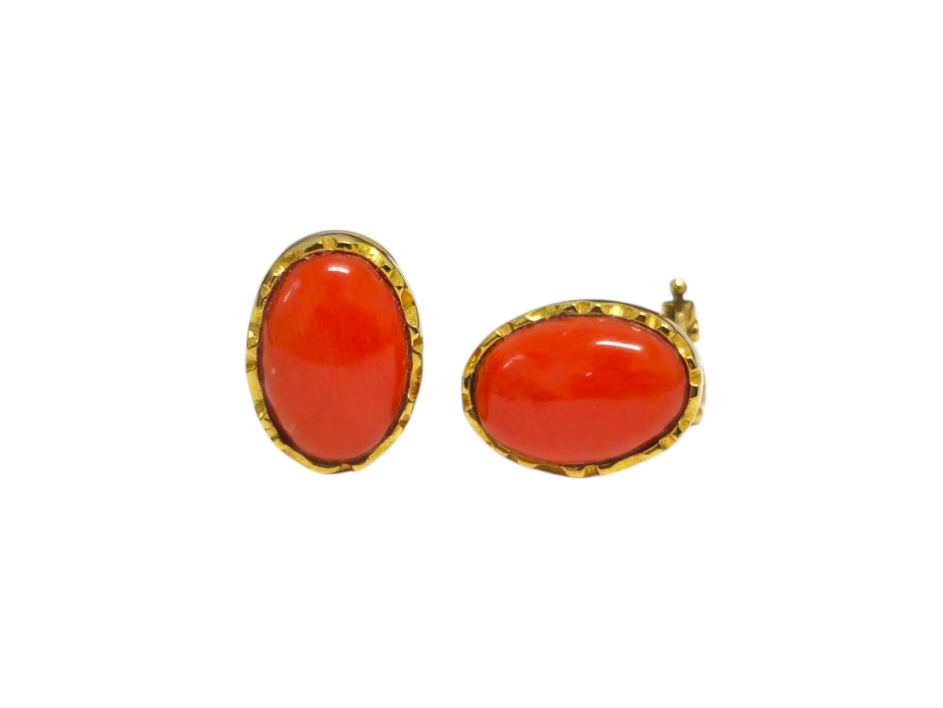 Vintage Natural Coral 4cwt Coral Earrings For Her in 18k Gold