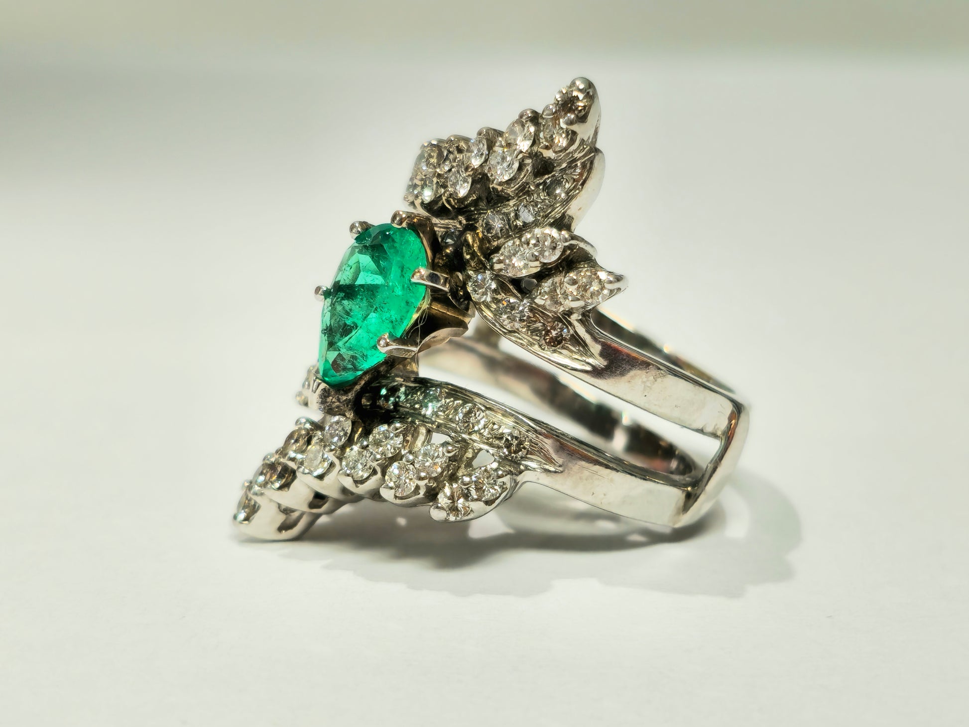 Elegant 5.50 carat Colombian emerald diamond cocktail ring featuring sparkling gemstones set in a luxurious band.