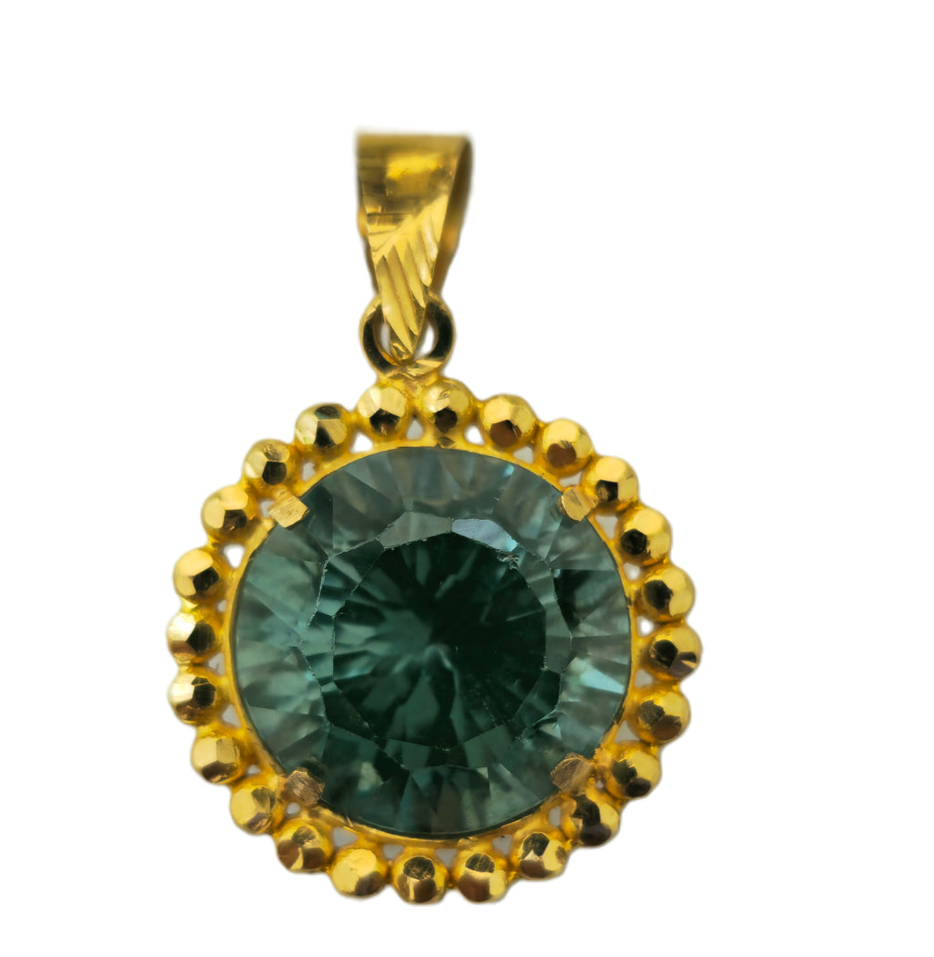 Antique 17.04 Carat Green Peridot Pendant in 22k Gold - Pristine Diamonds