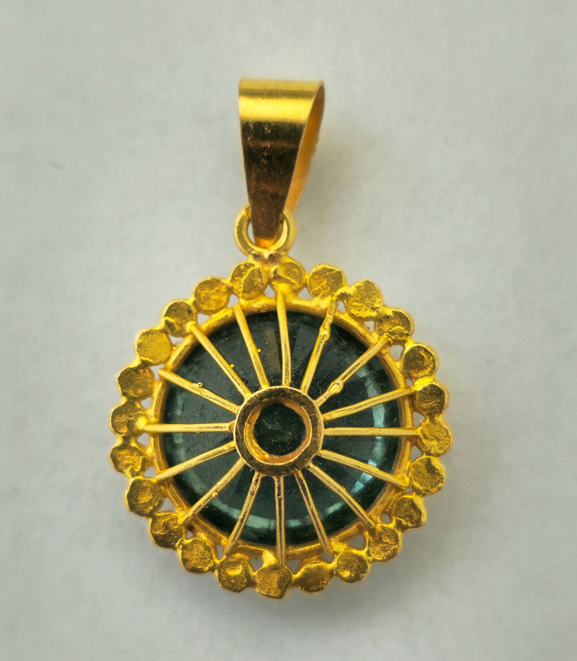 Antique 17.04 Carat Green Peridot Pendant in 22k Gold - Pristine Diamonds