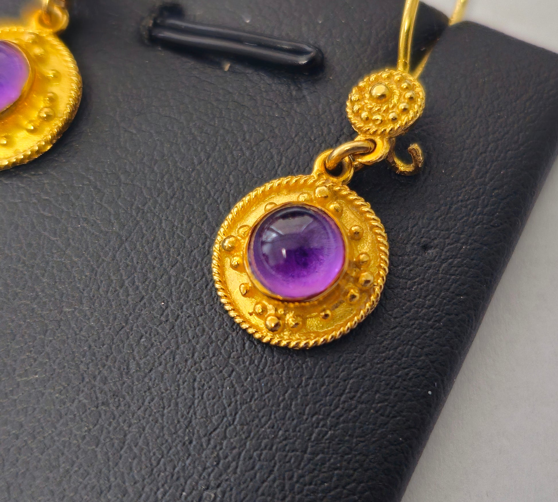 Mid Century 2.24 Carat Amethyt Dangle Earrings in 18k yellow gold - Pristine Diamonds