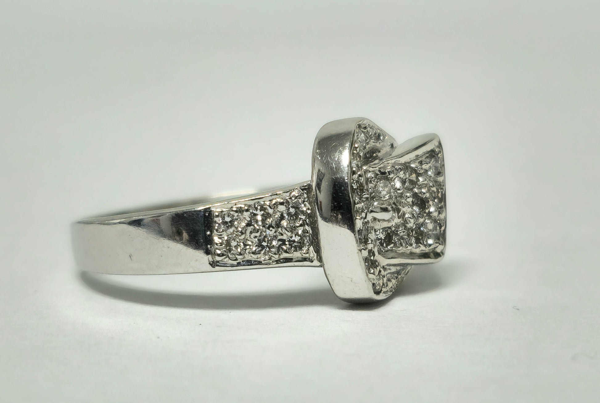 Retro 0.25 Carat Diamond Ring 14k Gold - Pristine Diamonds