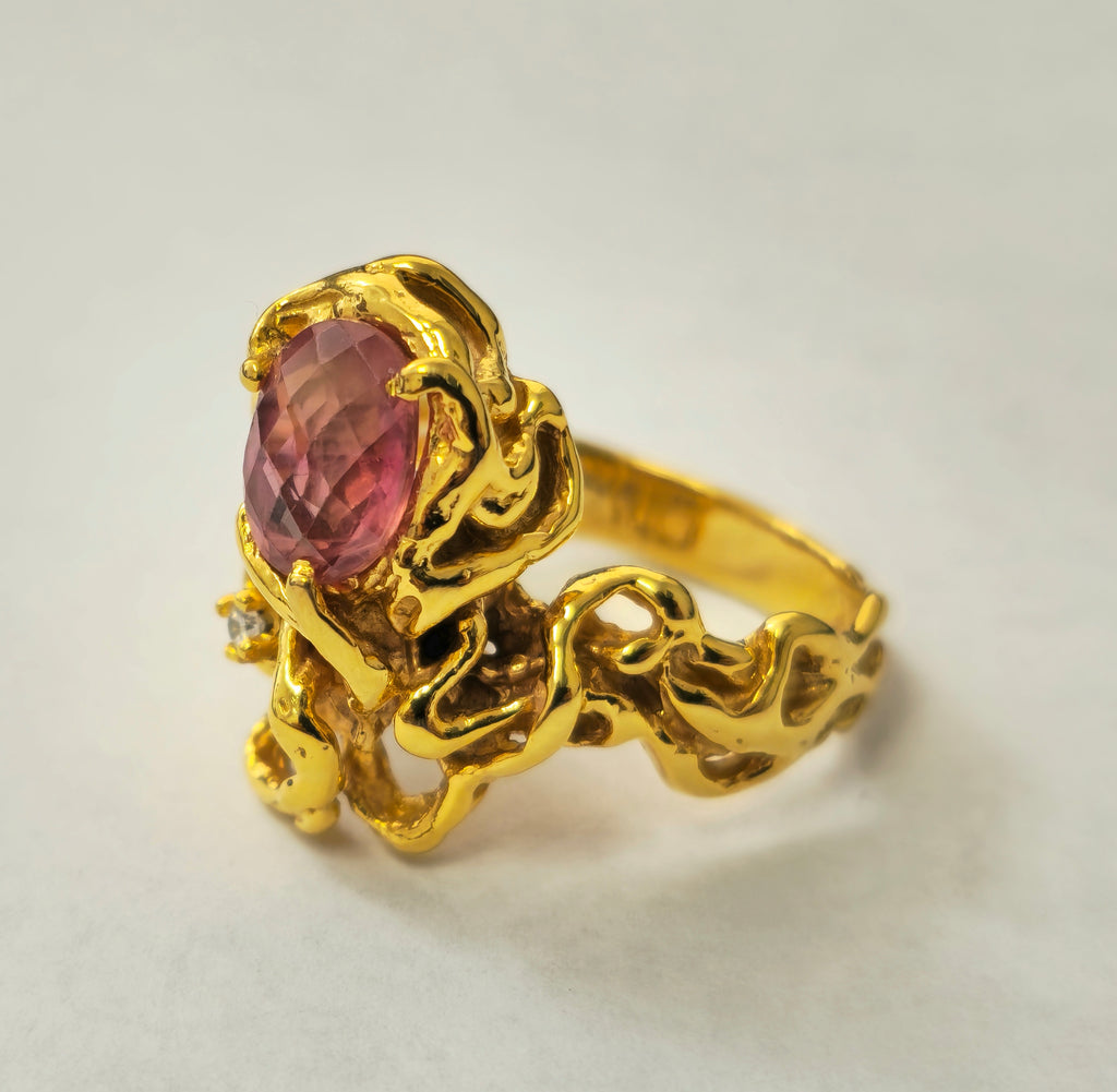 Art Nouveau Style 1.30 Carat Sapphire Ring in 14k Gold - Pristine Diamonds