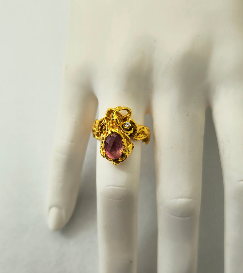 Art Nouveau Style 1.30 Carat Sapphire Ring in 14k Gold - Pristine Diamonds