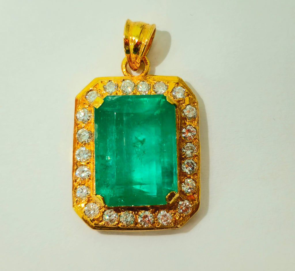 19.00ct Emerald And Diamond Pendant Necklace. - Pristine Diamonds