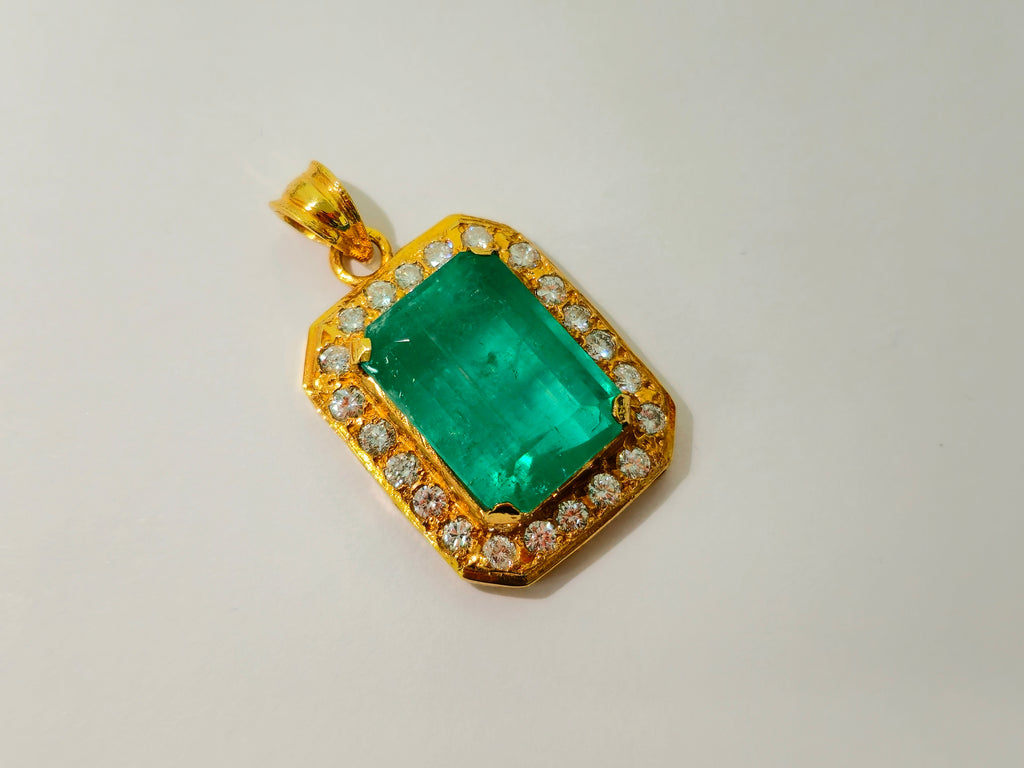 19.00ct Emerald And Diamond Pendant Necklace. - Pristine Diamonds
