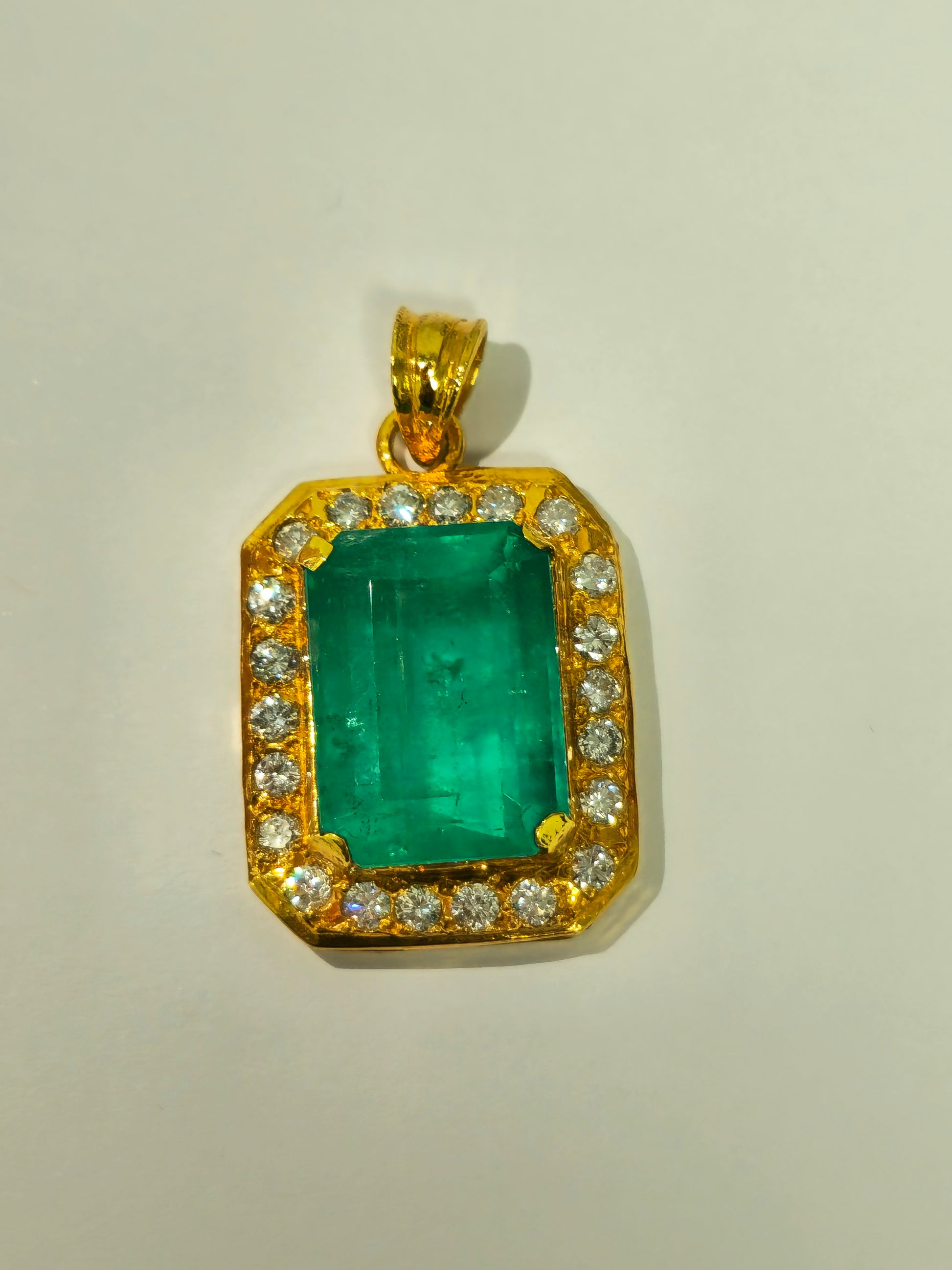 19.00ct Emerald And Diamond Pendant Necklace. - Pristine Diamonds