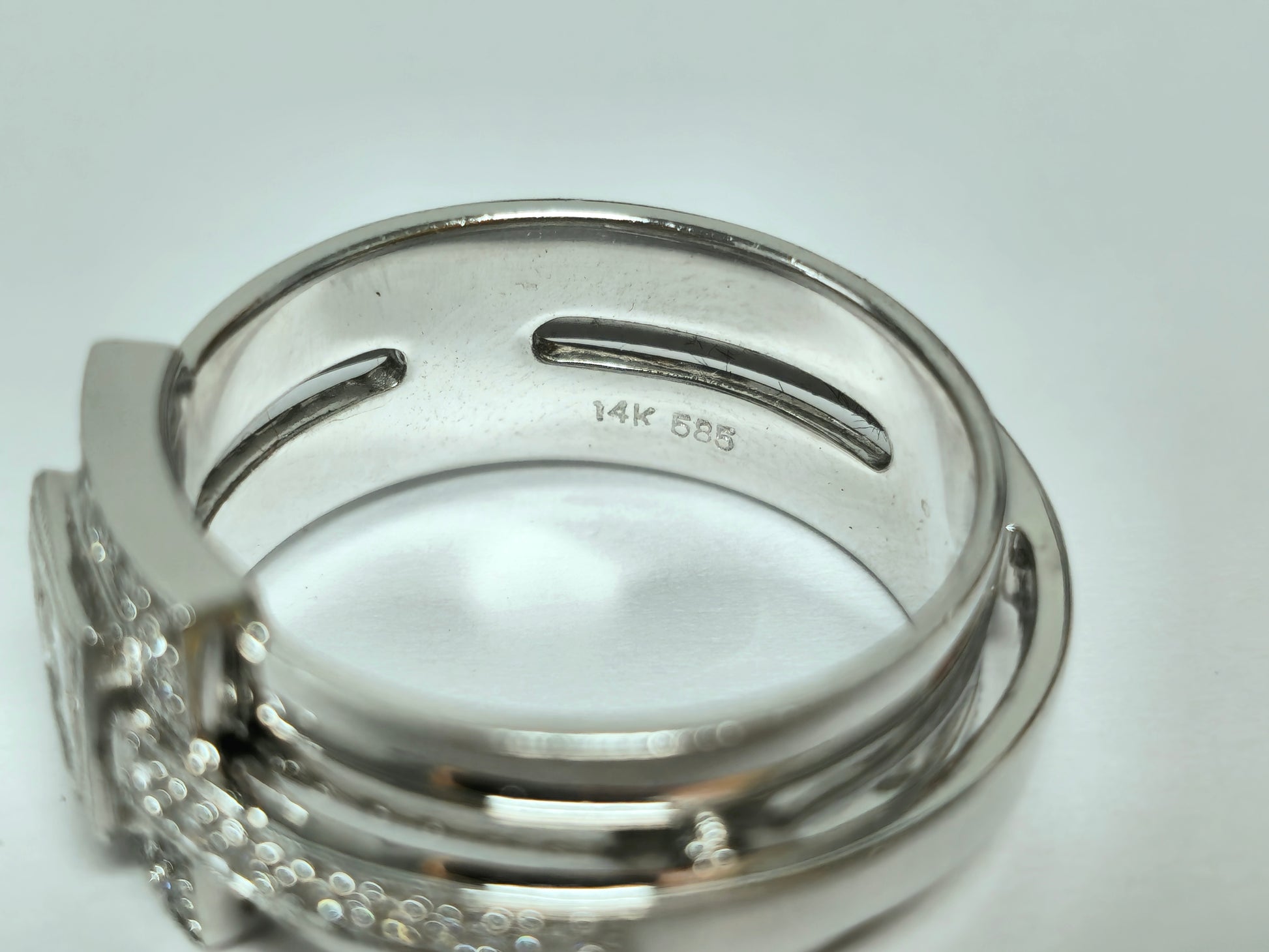 Unisex, 14K White Gold & 1.00ct Diamond Ring. - Pristine Diamonds