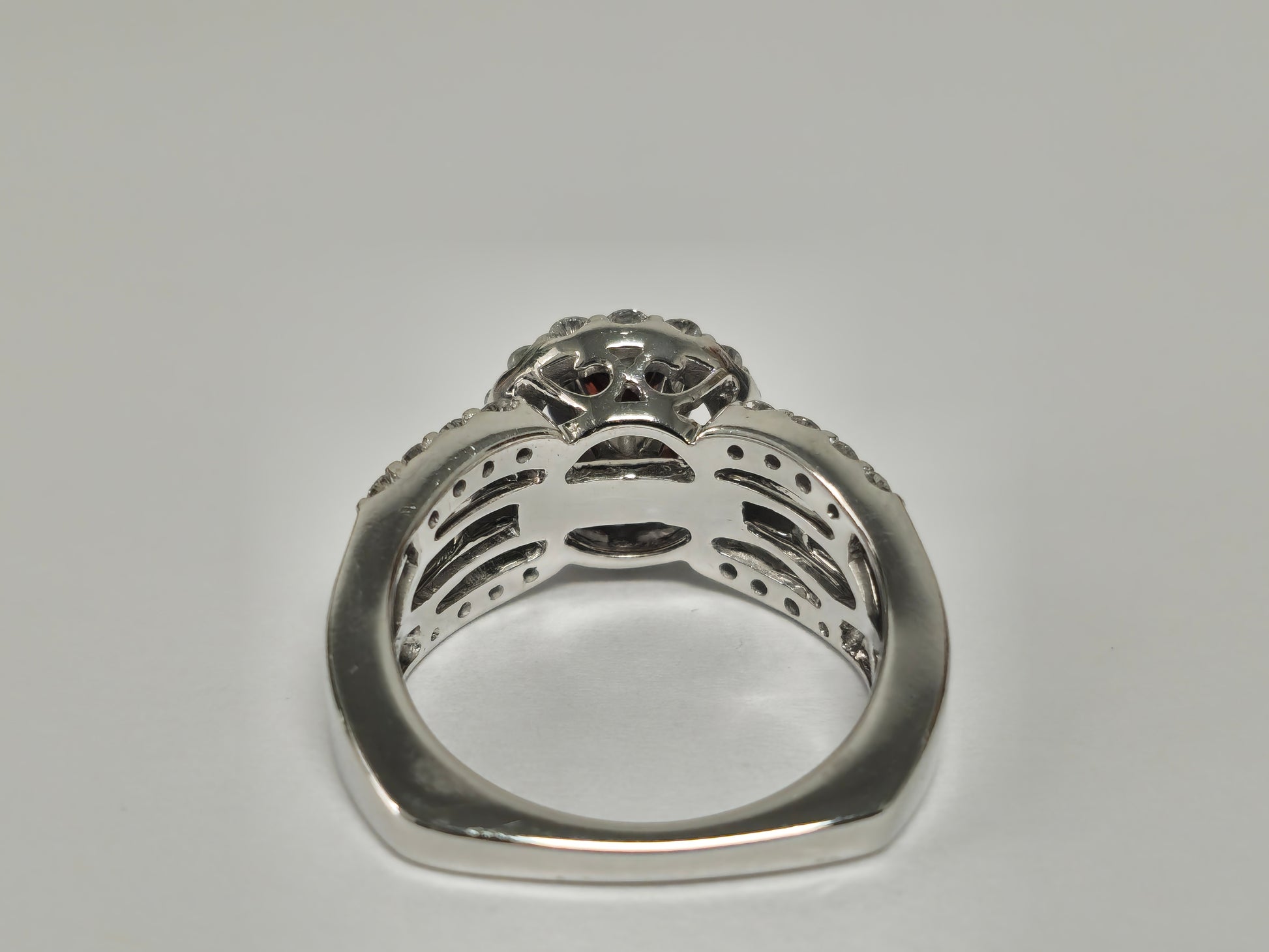 Vintage, 0.85ct Garnet & Diamond Garnet Ring. - Pristine Diamonds