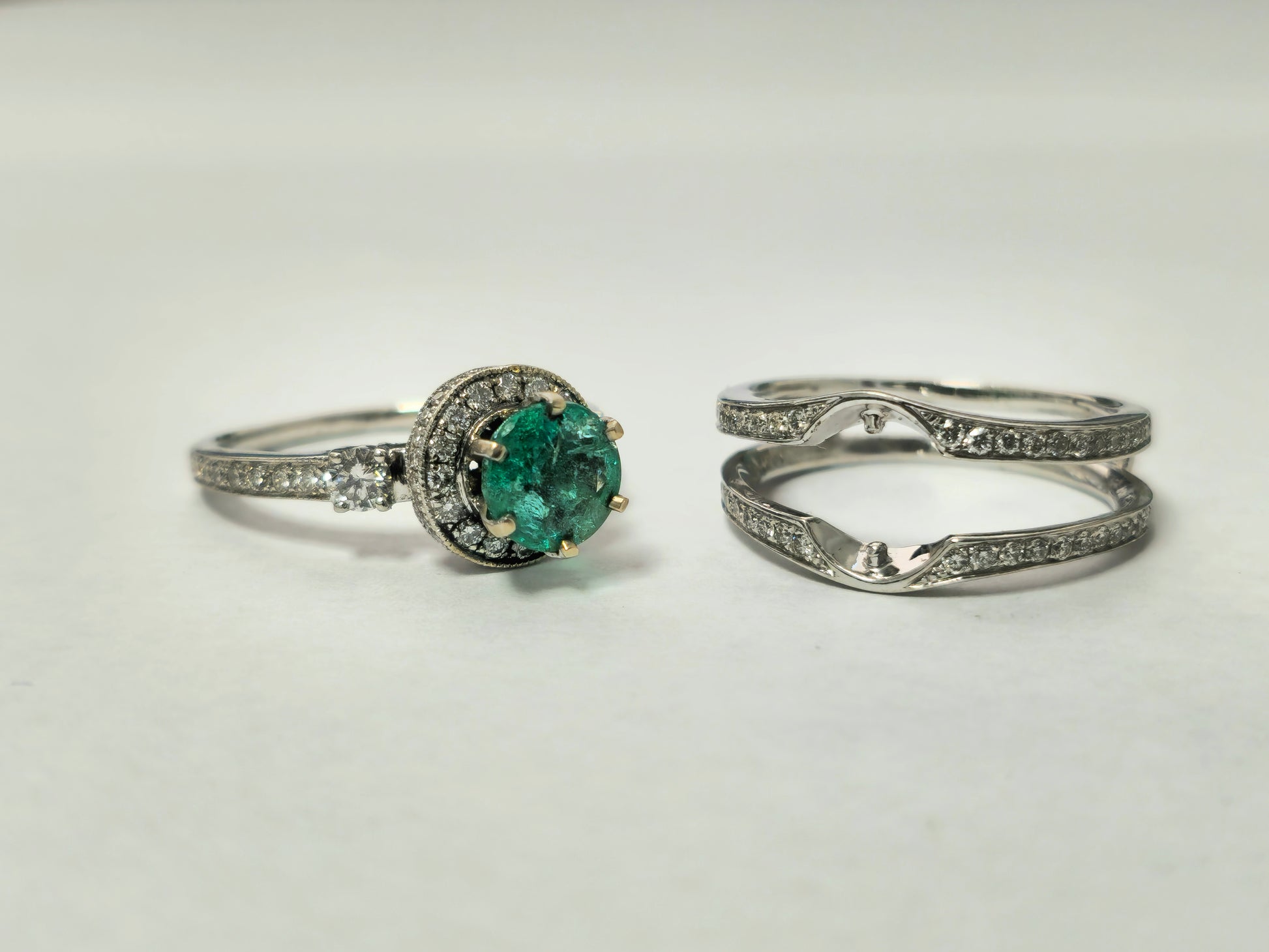 Art Deco, Emerald & Diamond Ring in 14k White Gold. - Pristine Diamonds