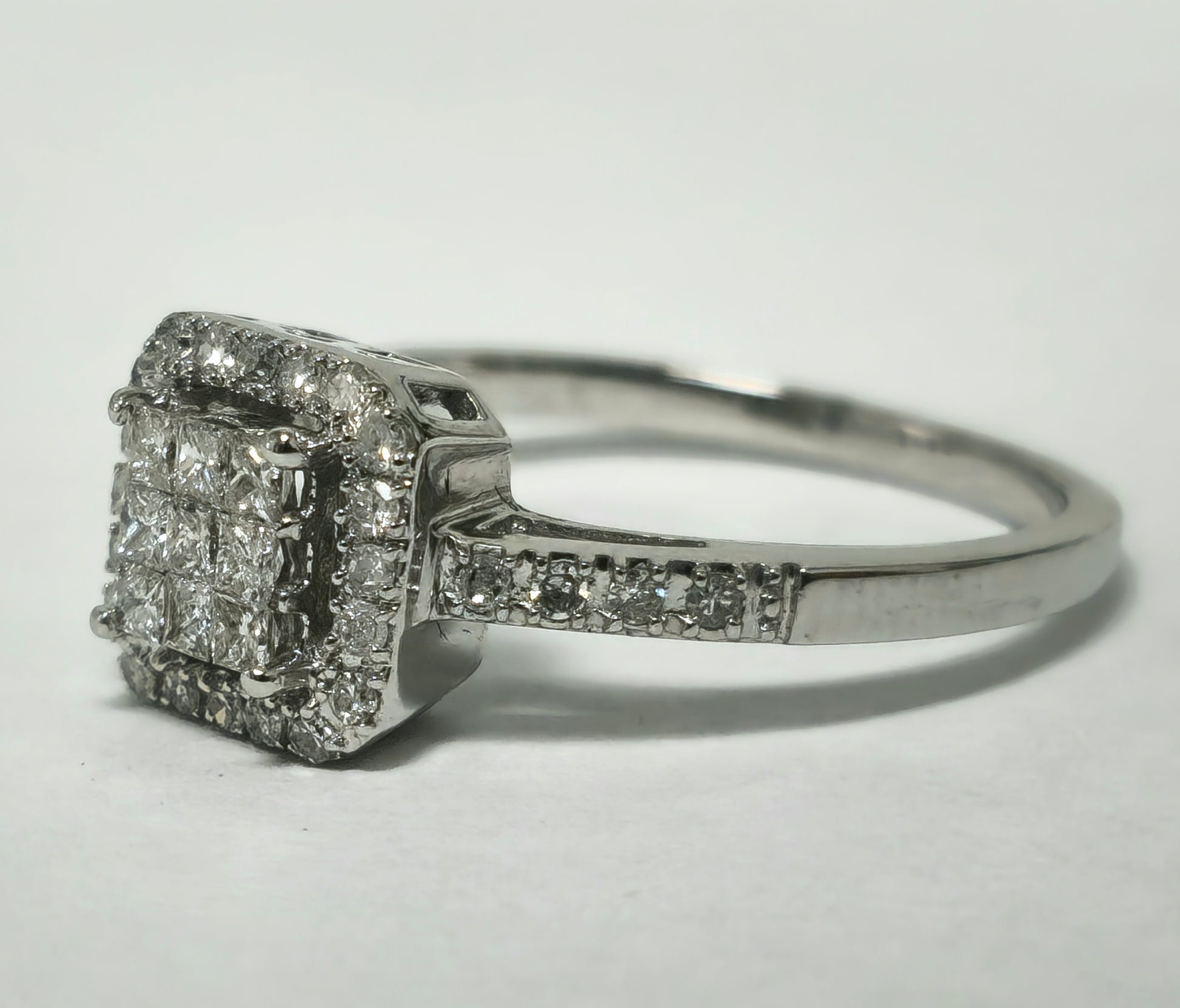 Womens 0.75ct Diamond & Gold Ring. Vintage Piece. - Pristine Diamonds