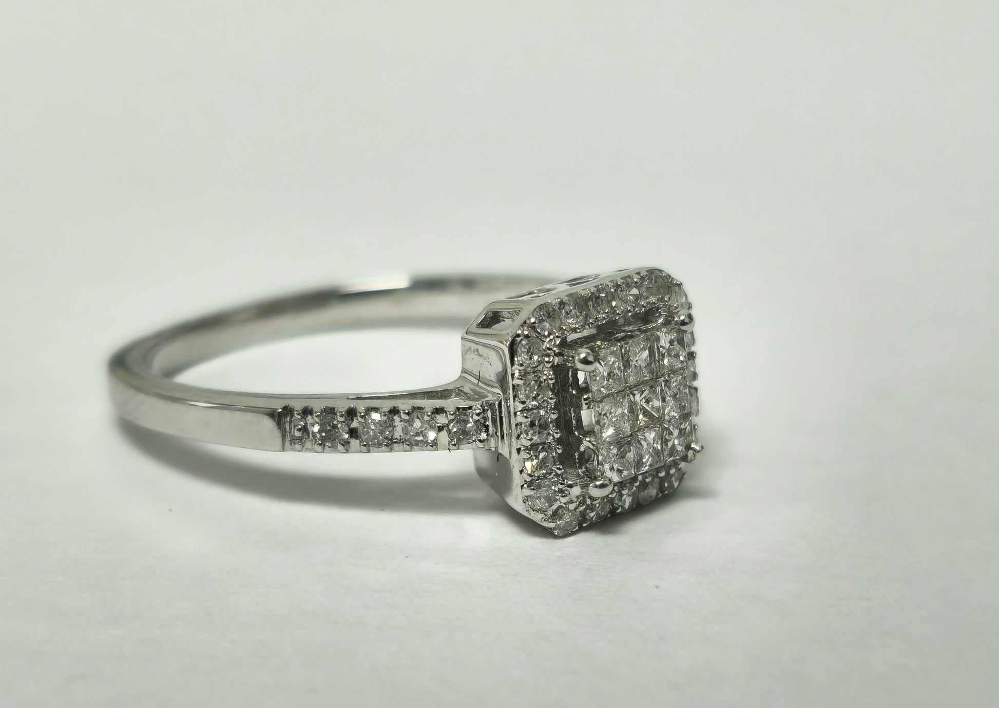 Womens 0.75ct Diamond & Gold Ring. Vintage Piece. - Pristine Diamonds