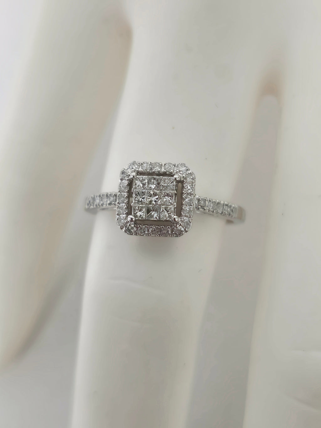Womens 0.75ct Diamond & Gold Ring. Vintage Piece. - Pristine Diamonds
