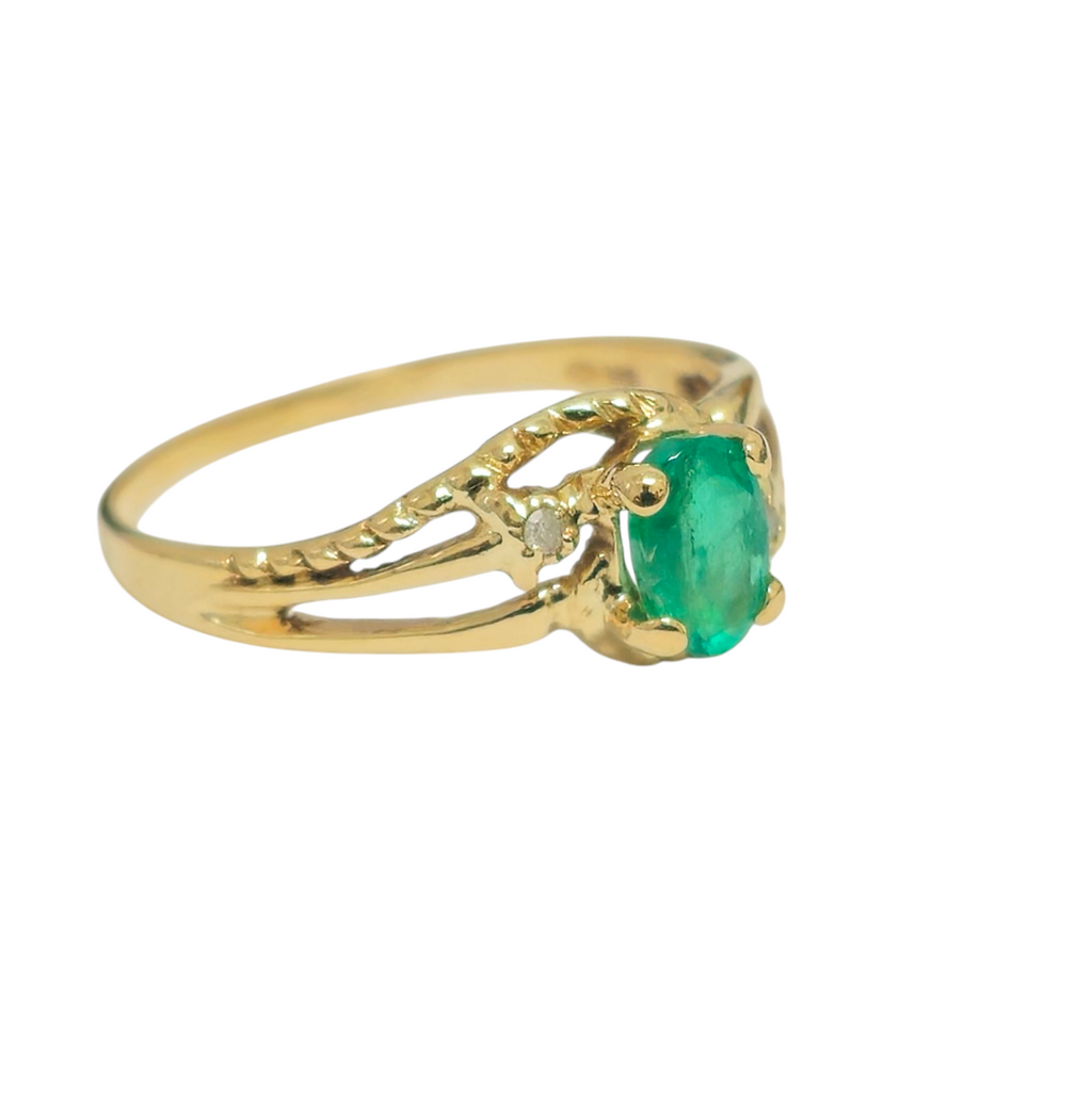 Solitaire Emerald Ring in 14K Gold