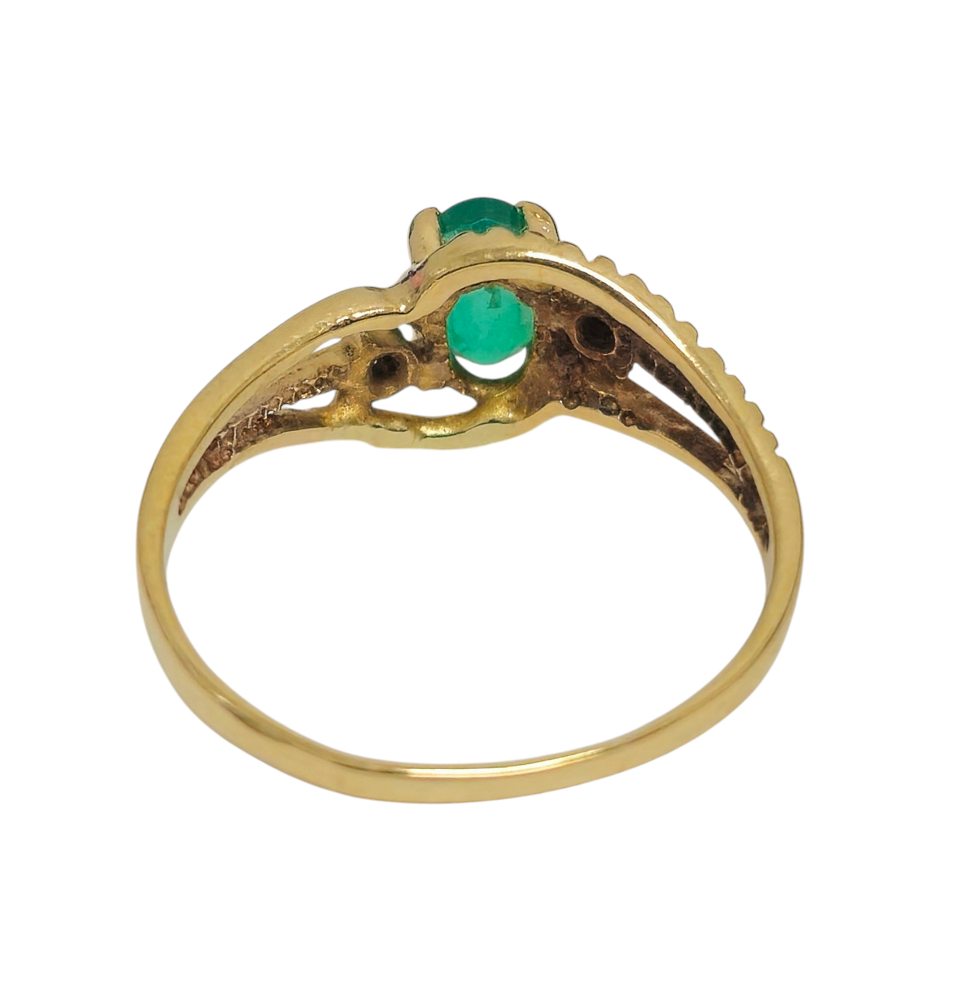 Solitaire Emerald Ring in 14K Gold