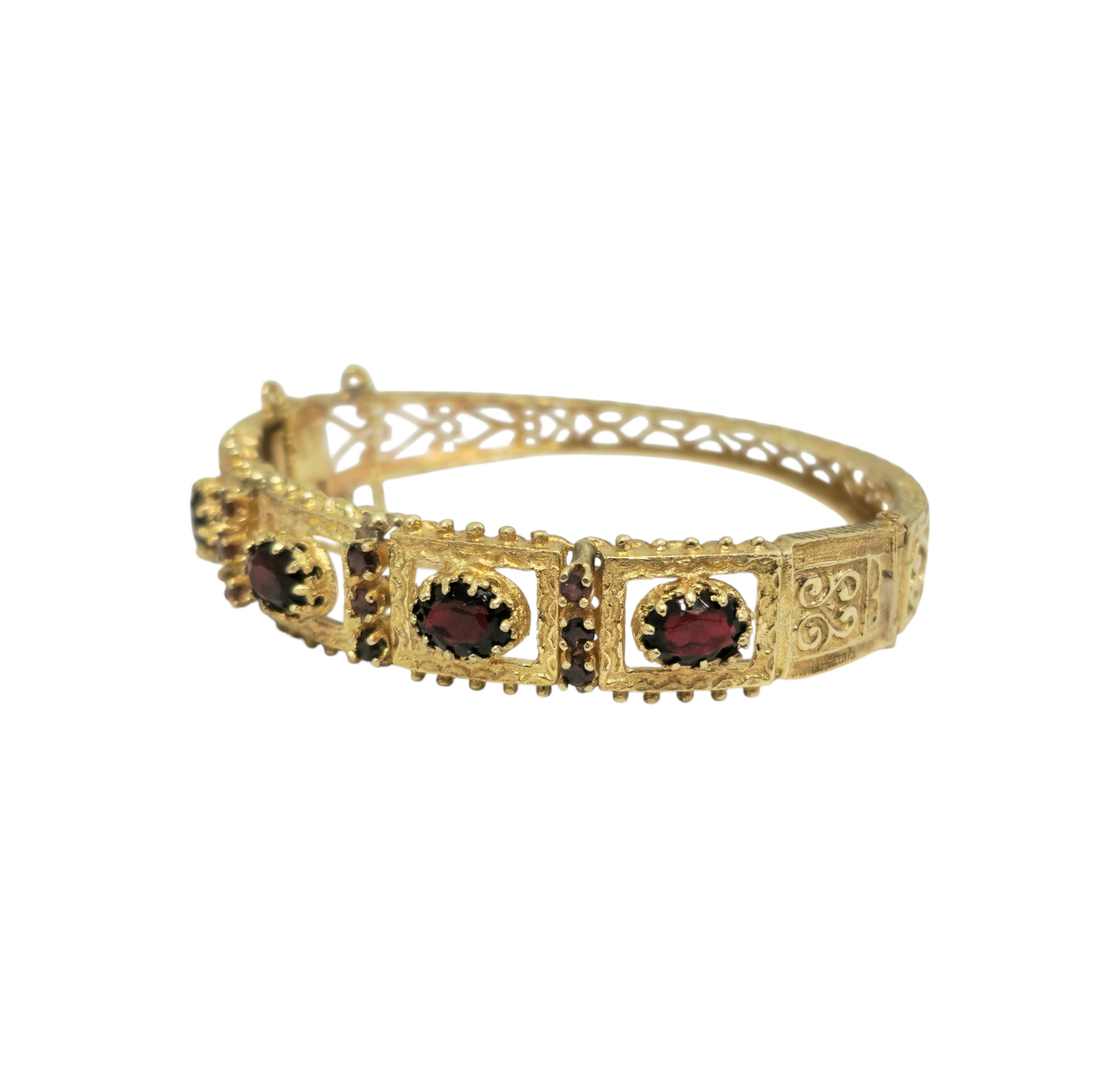 6 Carat Garnet Bracelet in 14k Yellow Gold