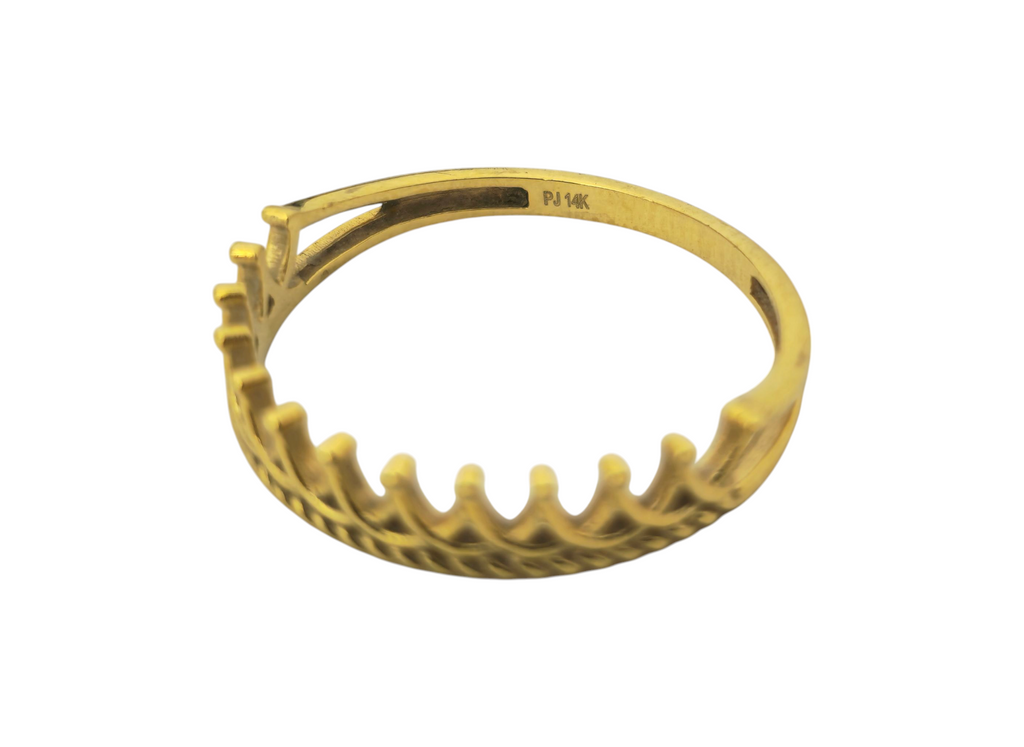 Crown motif ring in 14k Gold