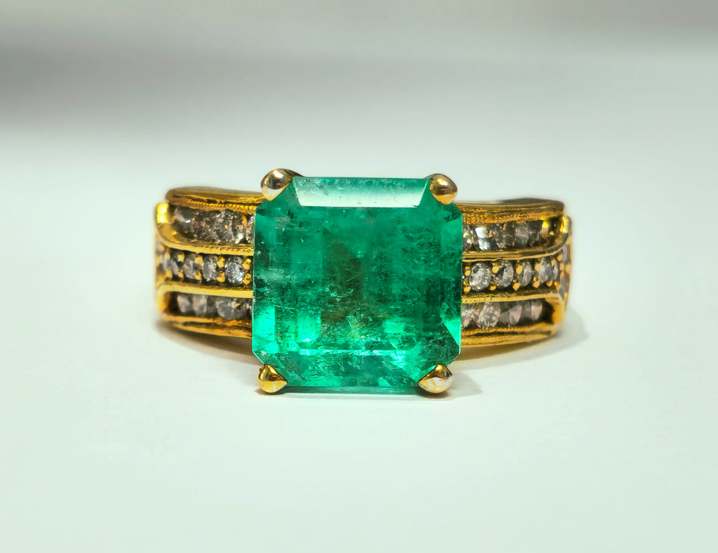 Natural 6.00 Carat Colombian Emerald and Diamond Ring - Pristine Diamonds