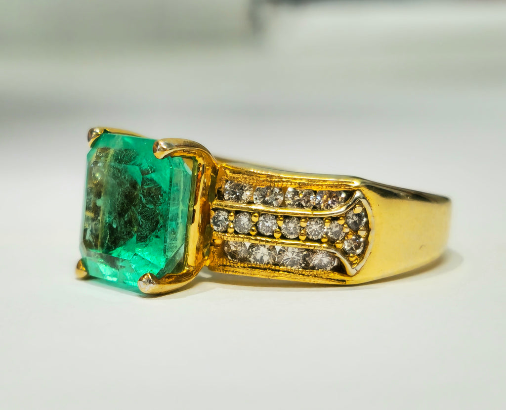 Natural 6.00 Carat Colombian Emerald and Diamond Ring - Pristine Diamonds