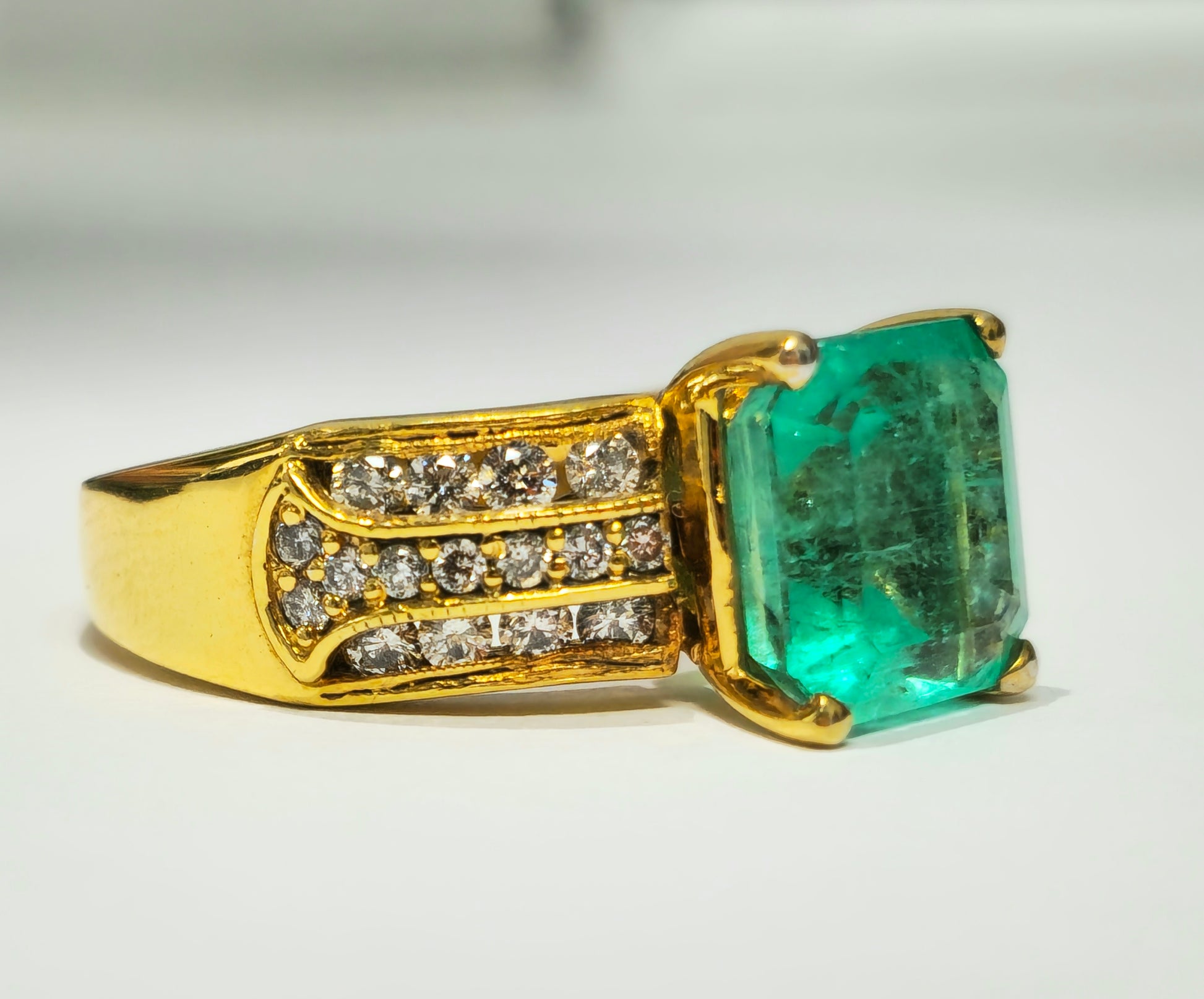Natural 6.00 Carat Colombian Emerald and Diamond Ring - Pristine Diamonds