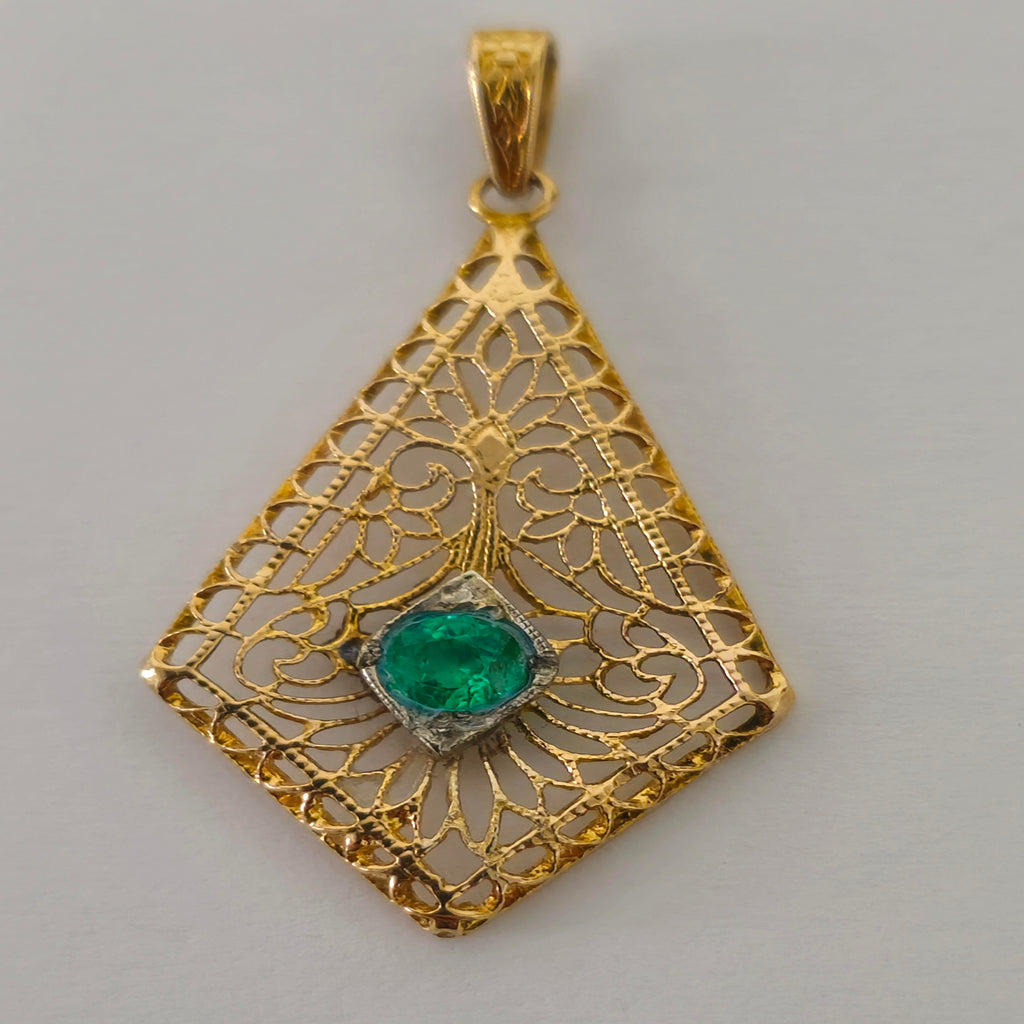 Victorian 0.32 Carat Natural Emerald Pendant For Womens