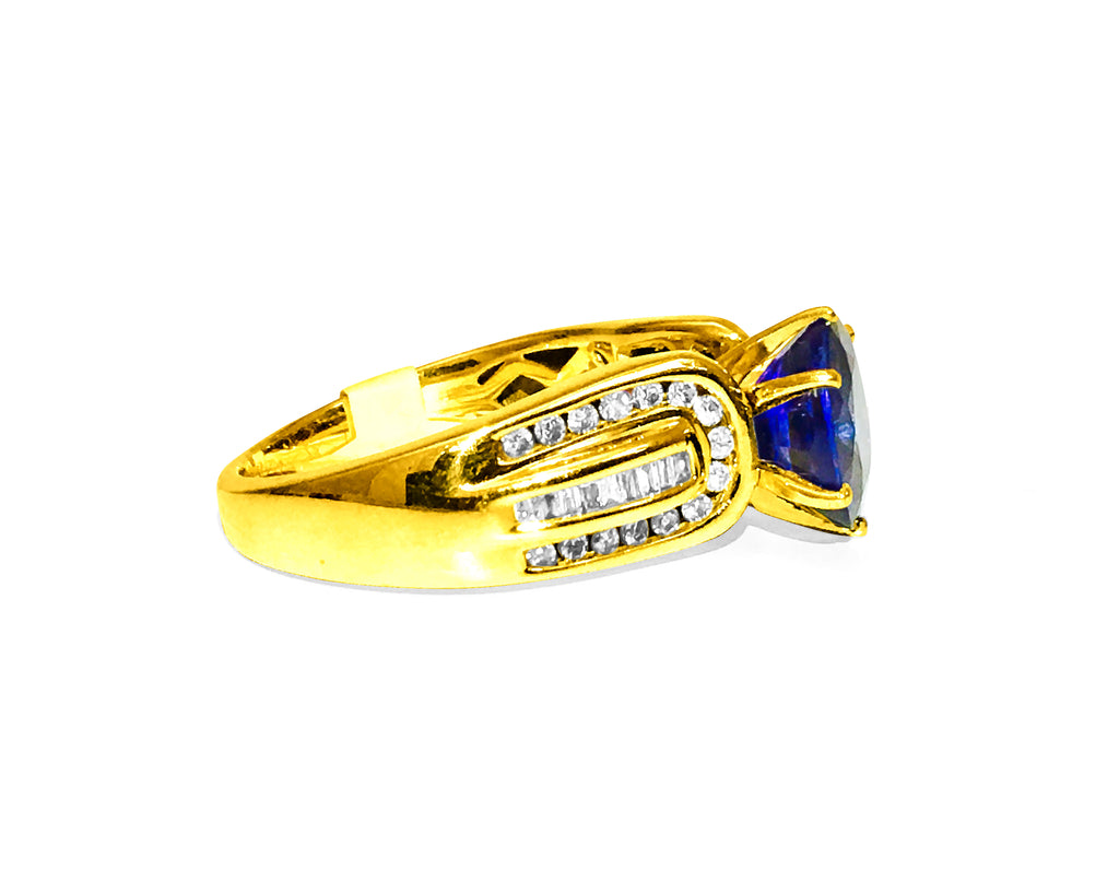 Vintage natural blue sapphire diamond ring featuring a 7.00 carat sapphire set in a detailed ring design.