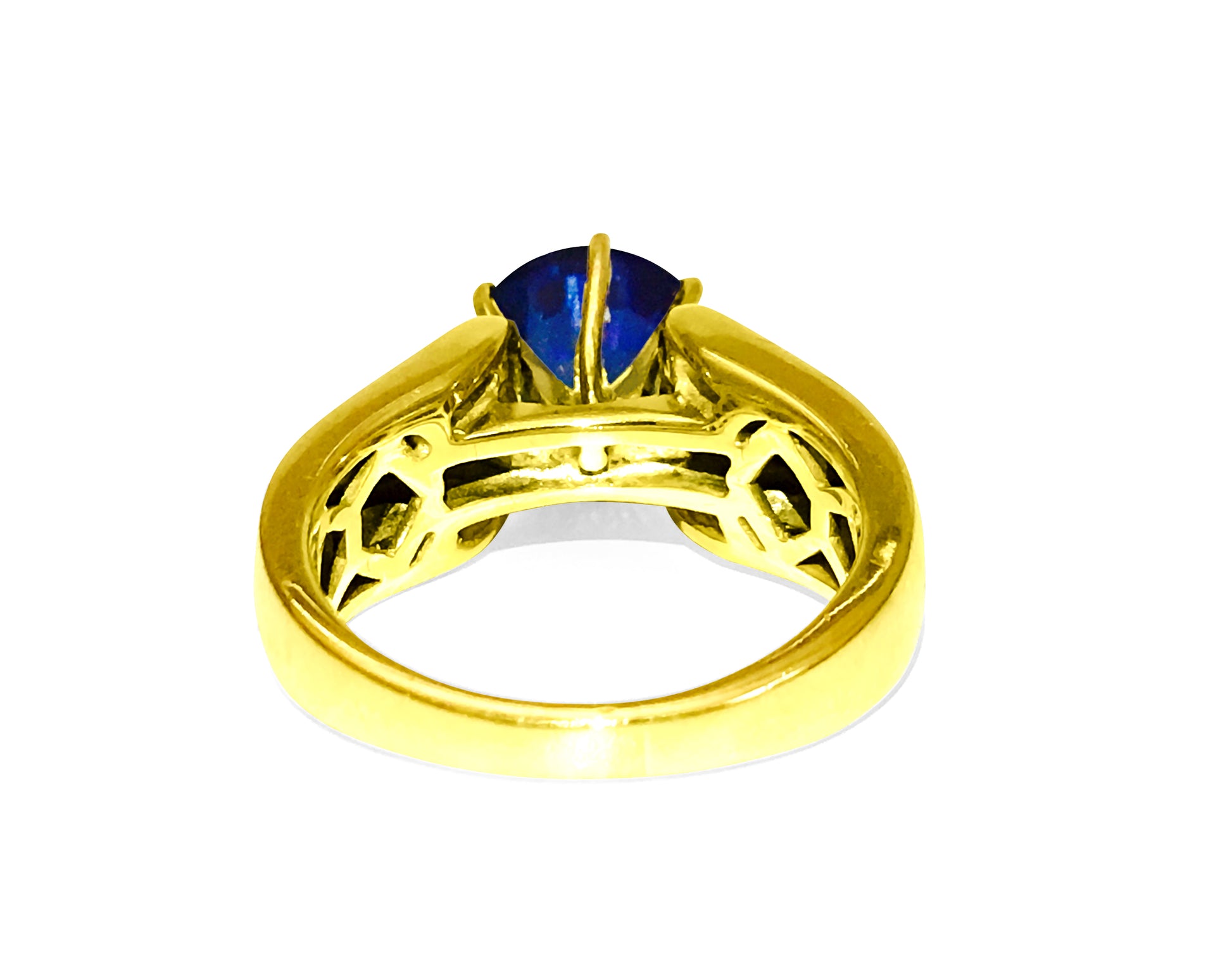 Vintage Natural 7.00 Carat Blue Sapphire Diamond Ring featuring a stunning blue sapphire centerpiece and sparkling diamonds.
