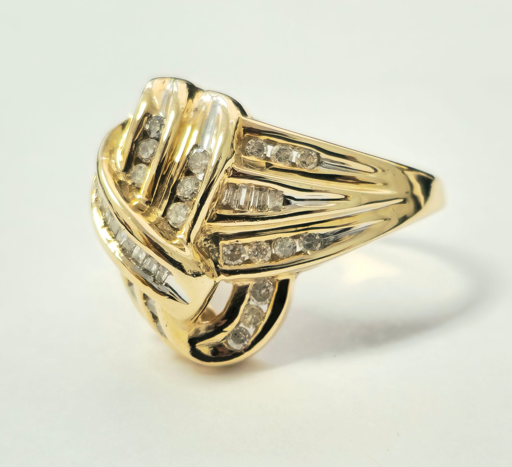 Art Deco women's diamond engagement ring with 2.10 carats in 14k yellow gold, featuring geometric design and sparkling diamonds.