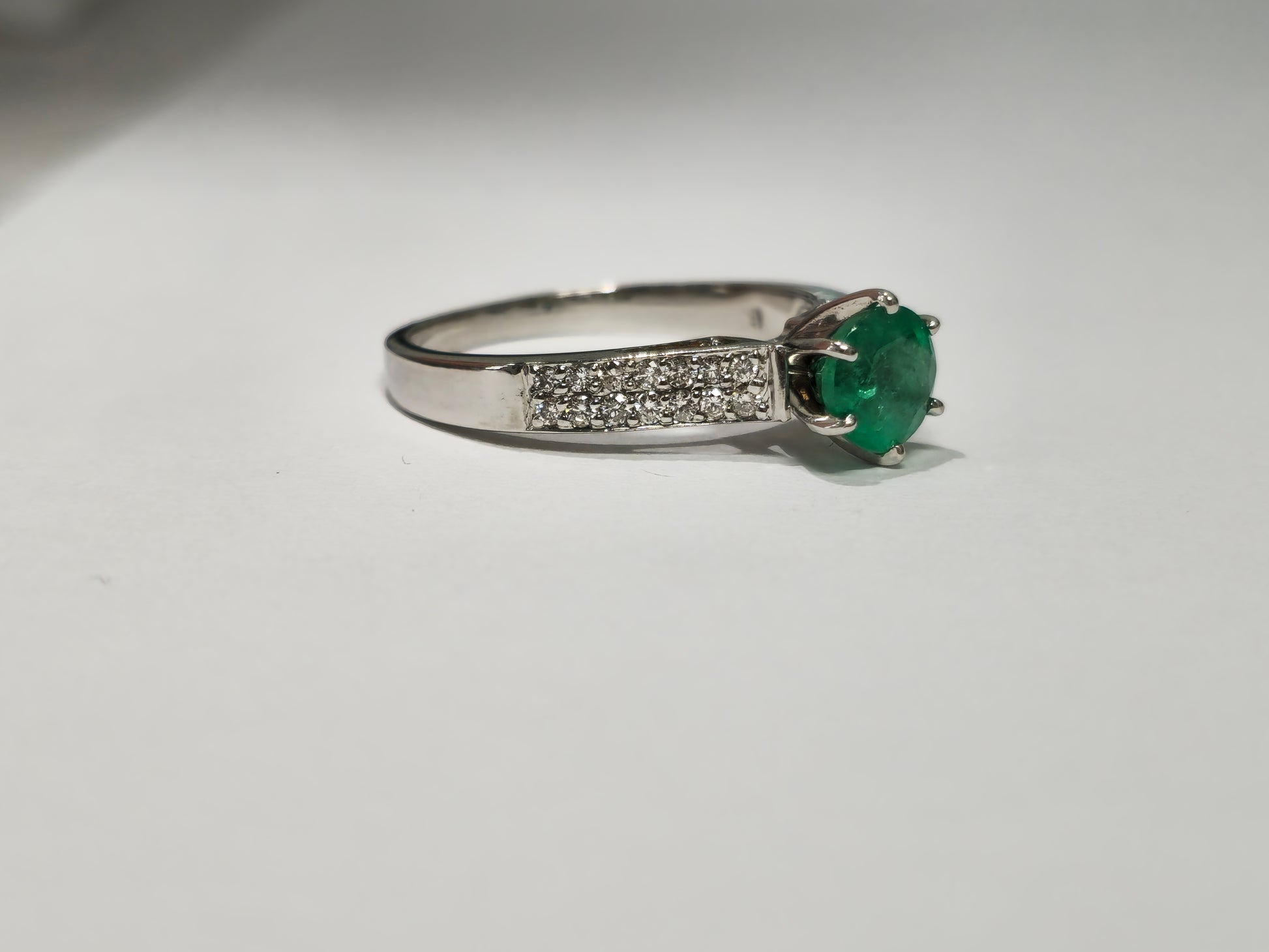 14K gold, 0.50 carat Colombian Emerald and Diamond Ring - Pristine Diamonds