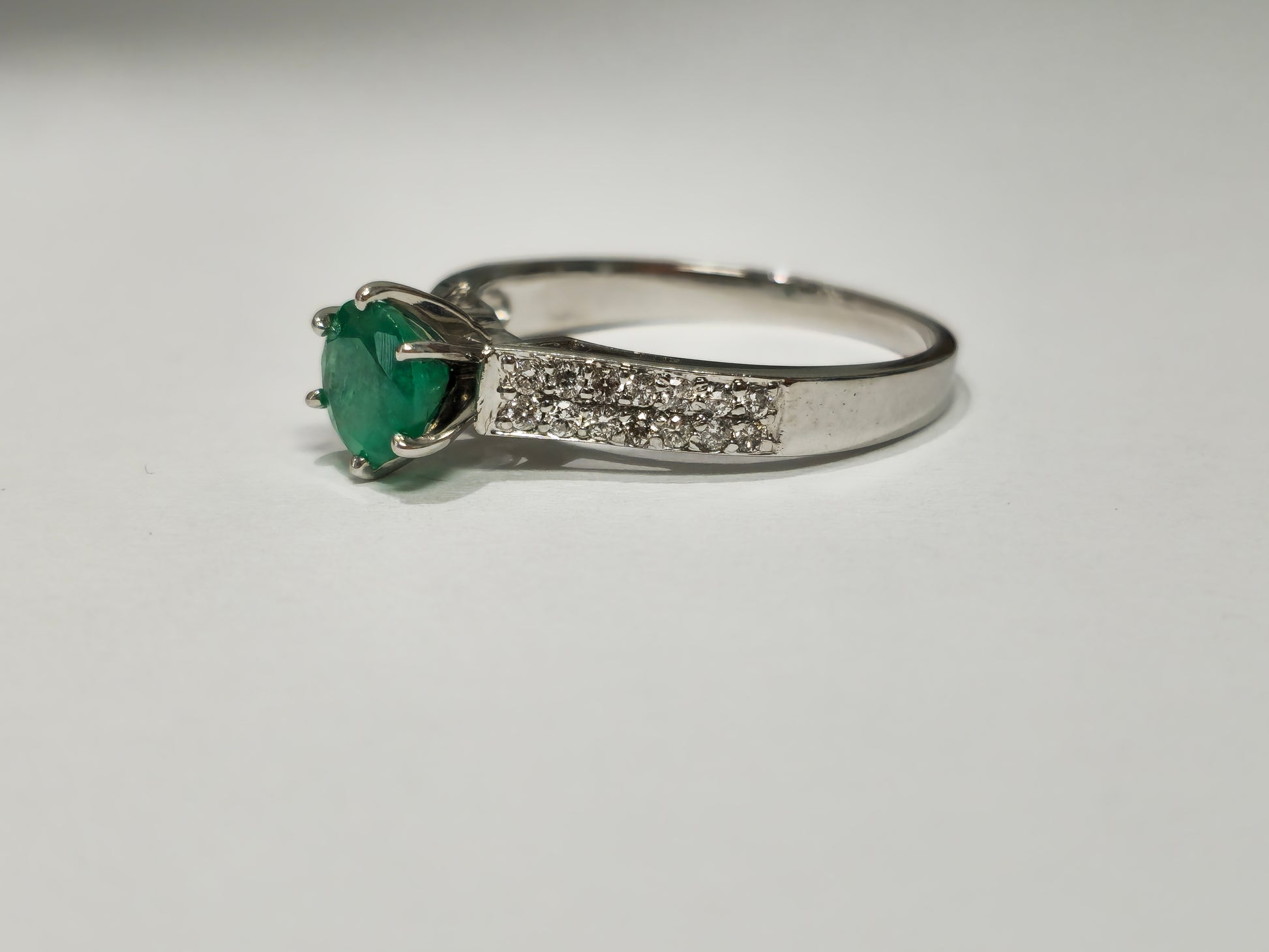 14K gold, 0.50 carat Colombian Emerald and Diamond Ring - Pristine Diamonds
