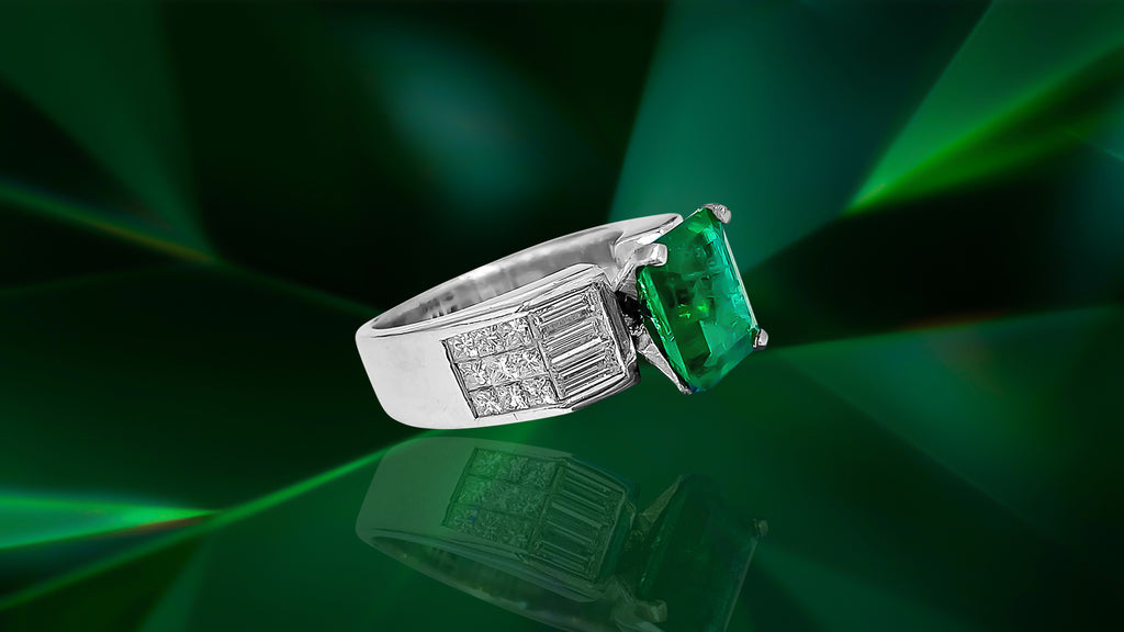 Vintage 2.50ct natural emerald diamond ring featuring a classic design with emerald and diamond accents, displayed on a jewelry stand.