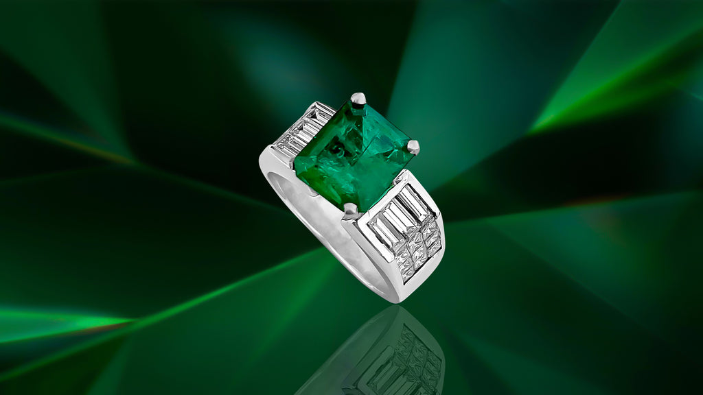 Vintage 2.50ct natural emerald diamond ring featuring a stunning green emerald center stone set in a detailed band.